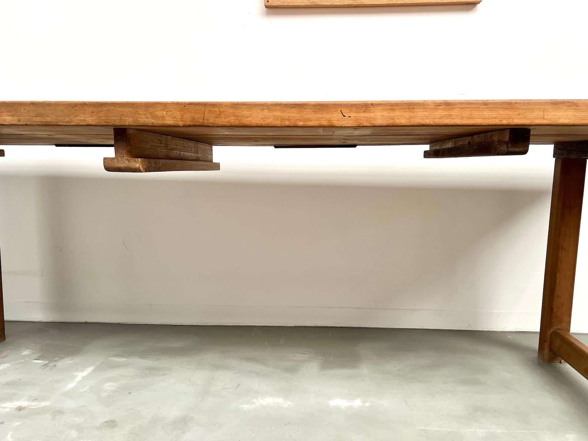 Large Brutalist Farm Table in Beech, Circa 1950 en venta 7