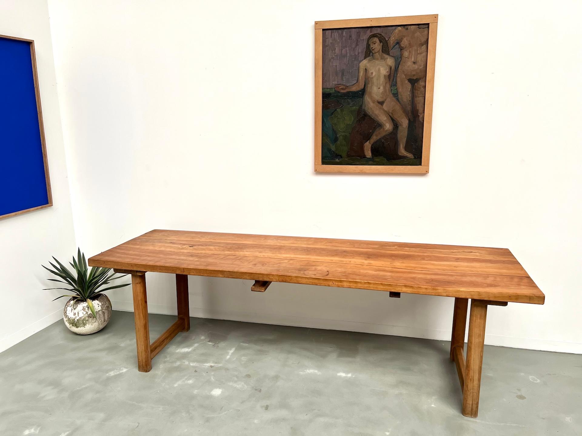 Large Brutalist Farm Table in Beech, Circa 1950 en venta 8
