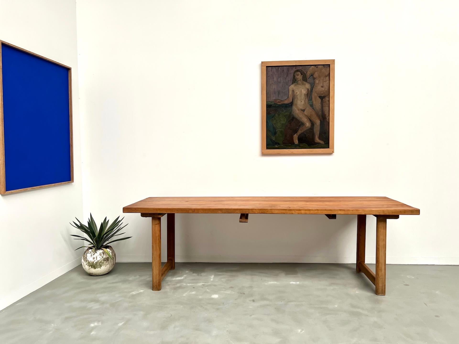 Large Brutalist Farm Table in Beech, Circa 1950 Brutalista en venta