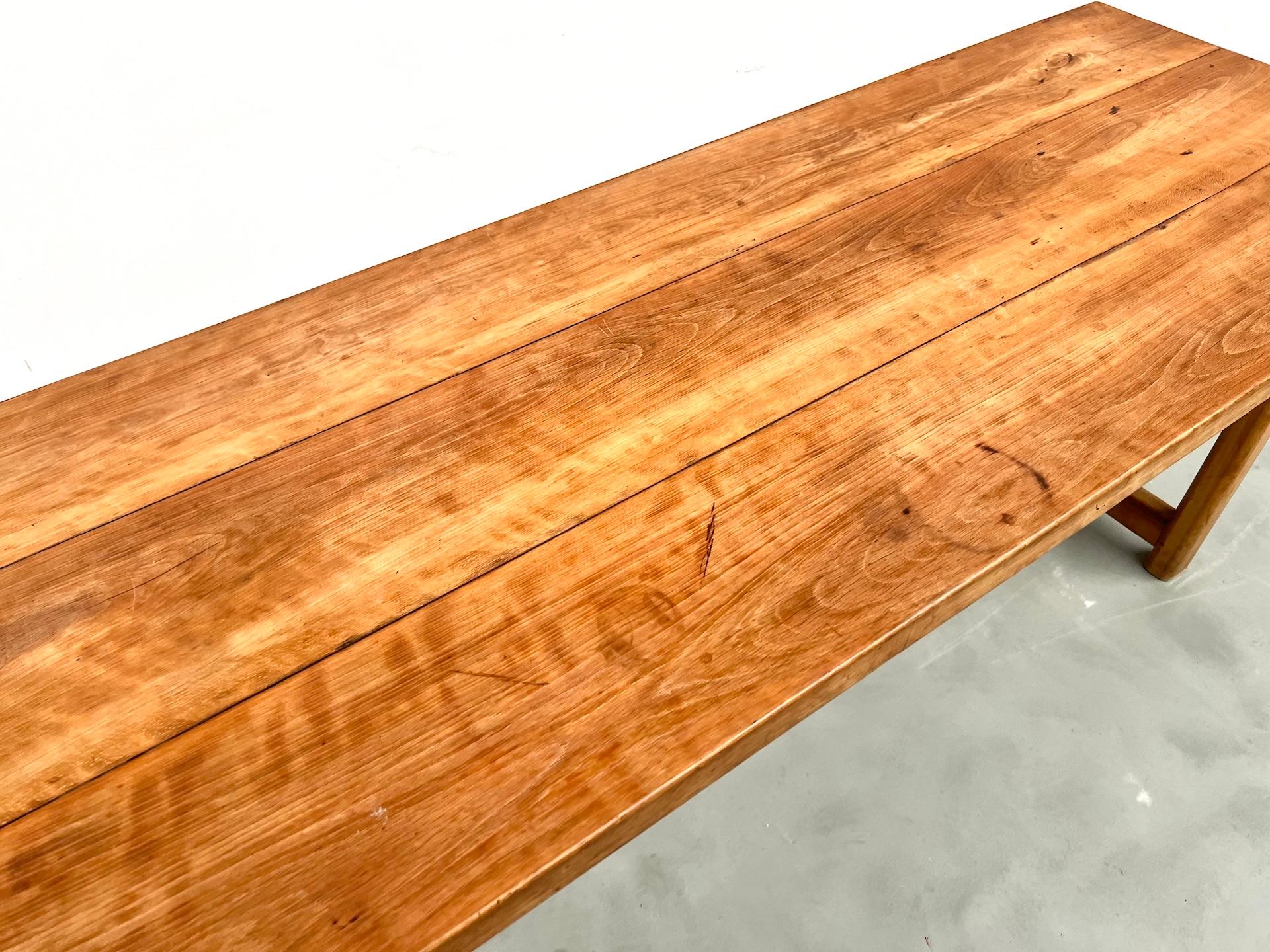 Large Brutalist Farm Table in Beech, Circa 1950 mediados del siglo XX en venta