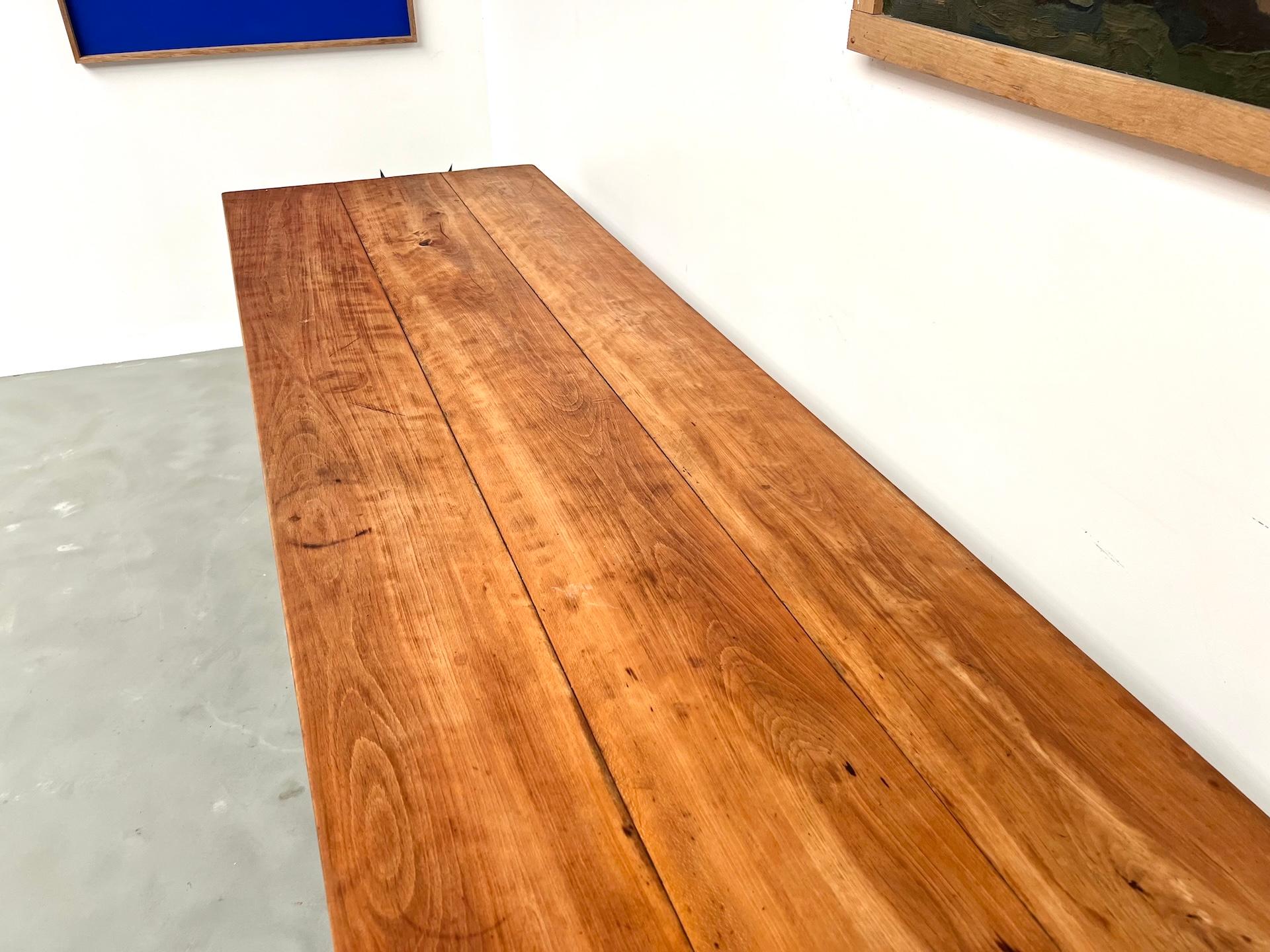 Large Brutalist Farm Table in Beech, Circa 1950 en venta 2