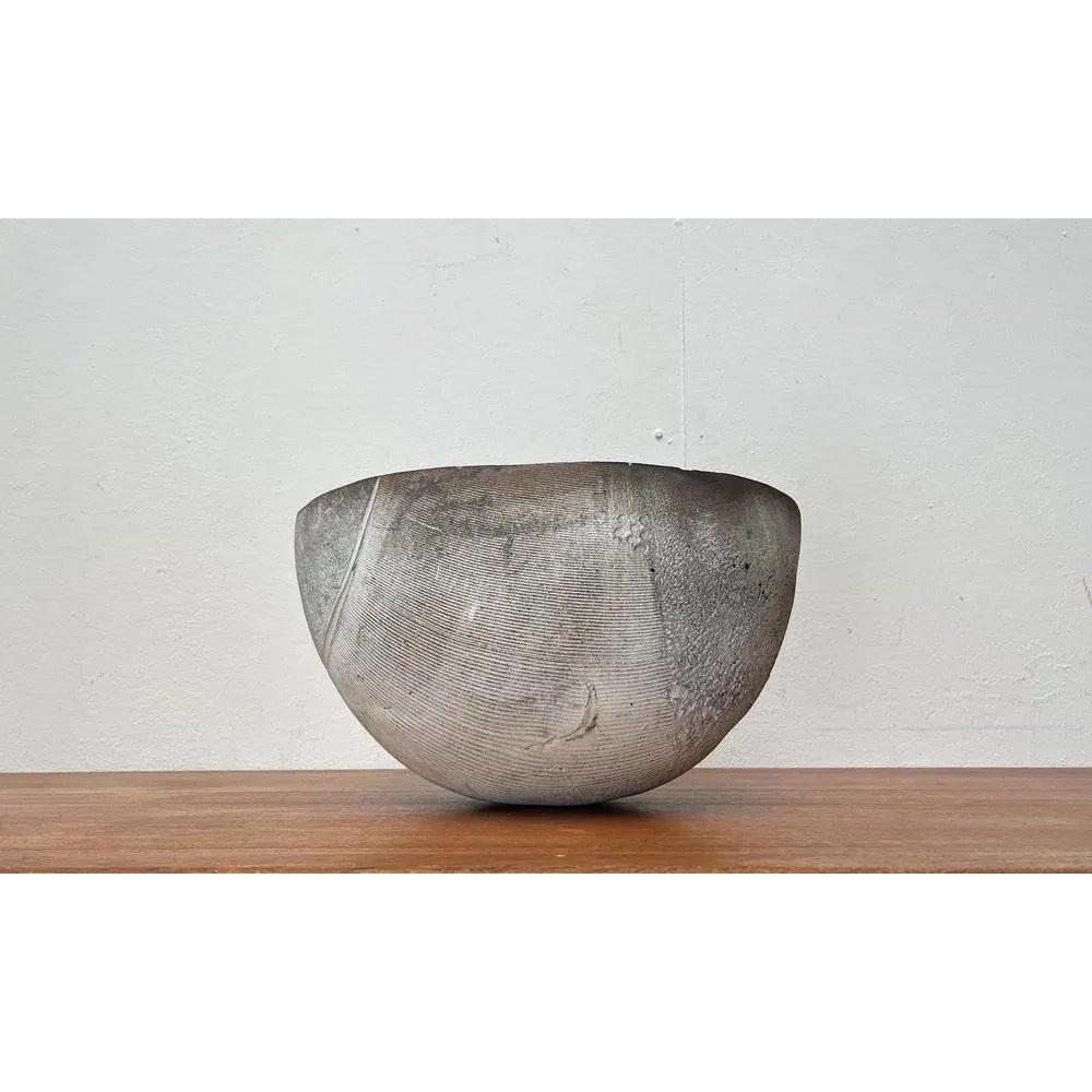 Large Brutalist German Studio Pottery Bowl by Gerhard Liebenthron, 1980s, in Very Good conditions. Designed 1980 to 1989 This piece has an attribution mark.

Additional information:
Material: Ceramic
Color: Brown
Styles: Brutalist
Period: