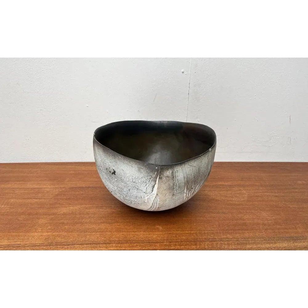 Large Brutalist German Studio Pottery Bowl by Gerhard Liebenthron, 1980s In Excellent Condition For Sale In Hamburg, DE