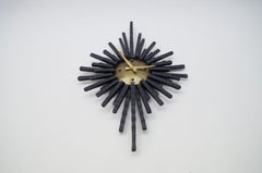 Große brutalistische:: handgefertigte Wanduhr aus Eisen mit Sonnenschliff:: Deutschland:: 1960er Jahre