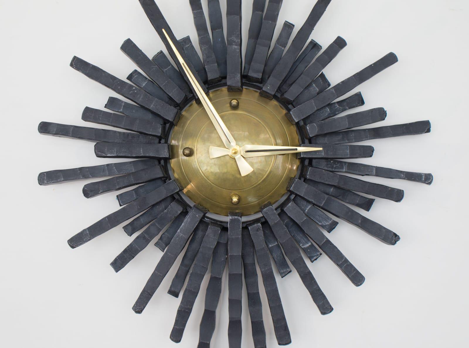 Large Brutalist Handcrafted Iron Sunburst Wall Clock, Germany, 1960s In Good Condition In Nürnberg, Bayern