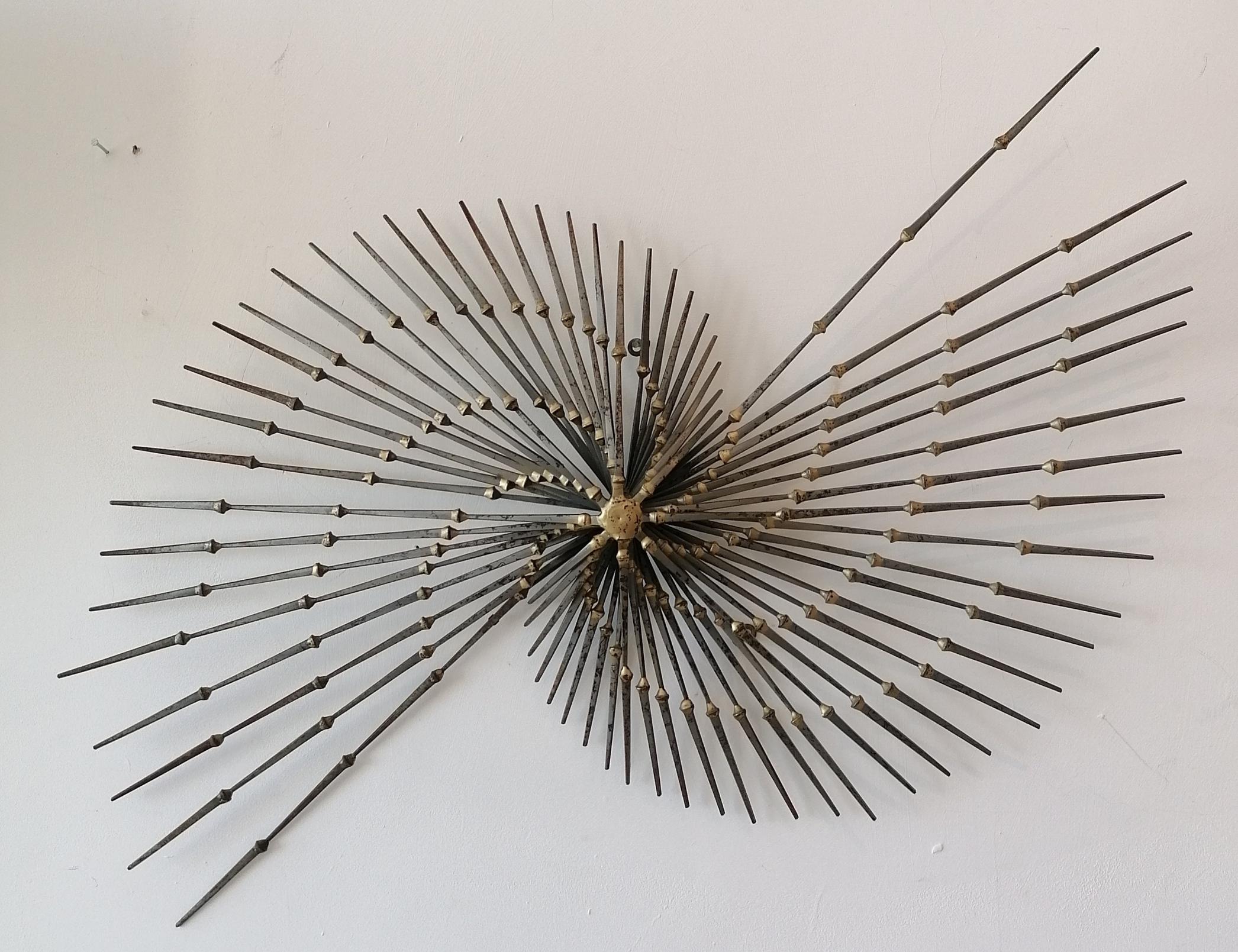 A rare large Brutalist iron & brass pinwheel sunburst wall sculpture by Ron Schmidt, USA 1970s. Signed on the back. A noted artist / designer of the late twentieth century, his work is very sought-after.
Can be hung in a variety of ways built-in