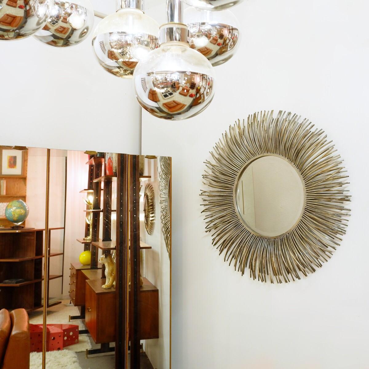 Specchio metallico brutalista