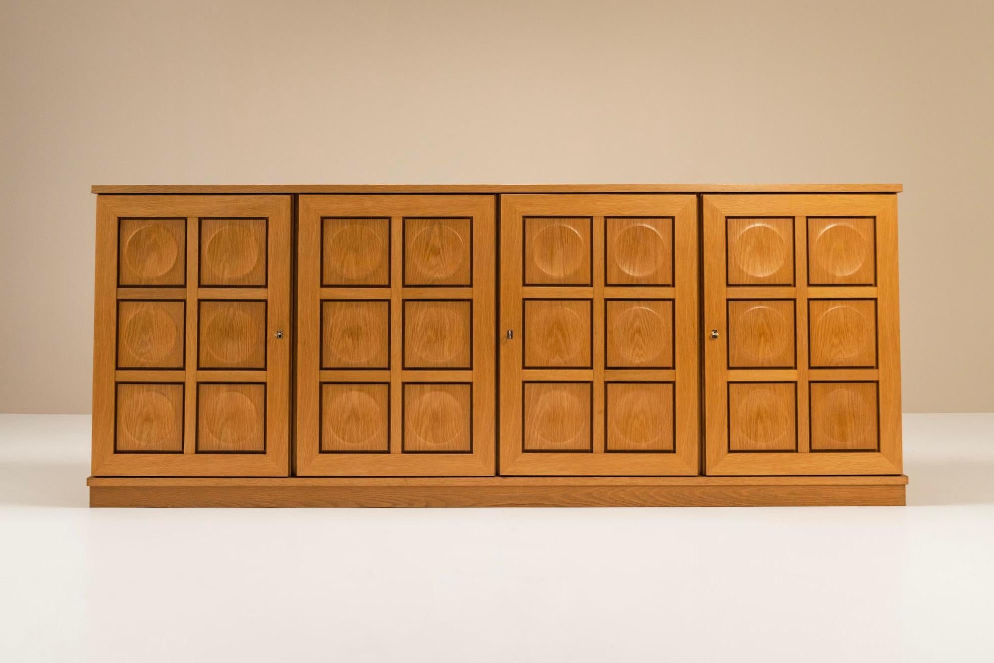 This 1970s brutalist sideboard in beautiful blond oak is completely original and in mint condition. It was designed around the seventies by the Belgian designer Gerhard Bartels and shows similarities to the designs by the De Coene brothers. The