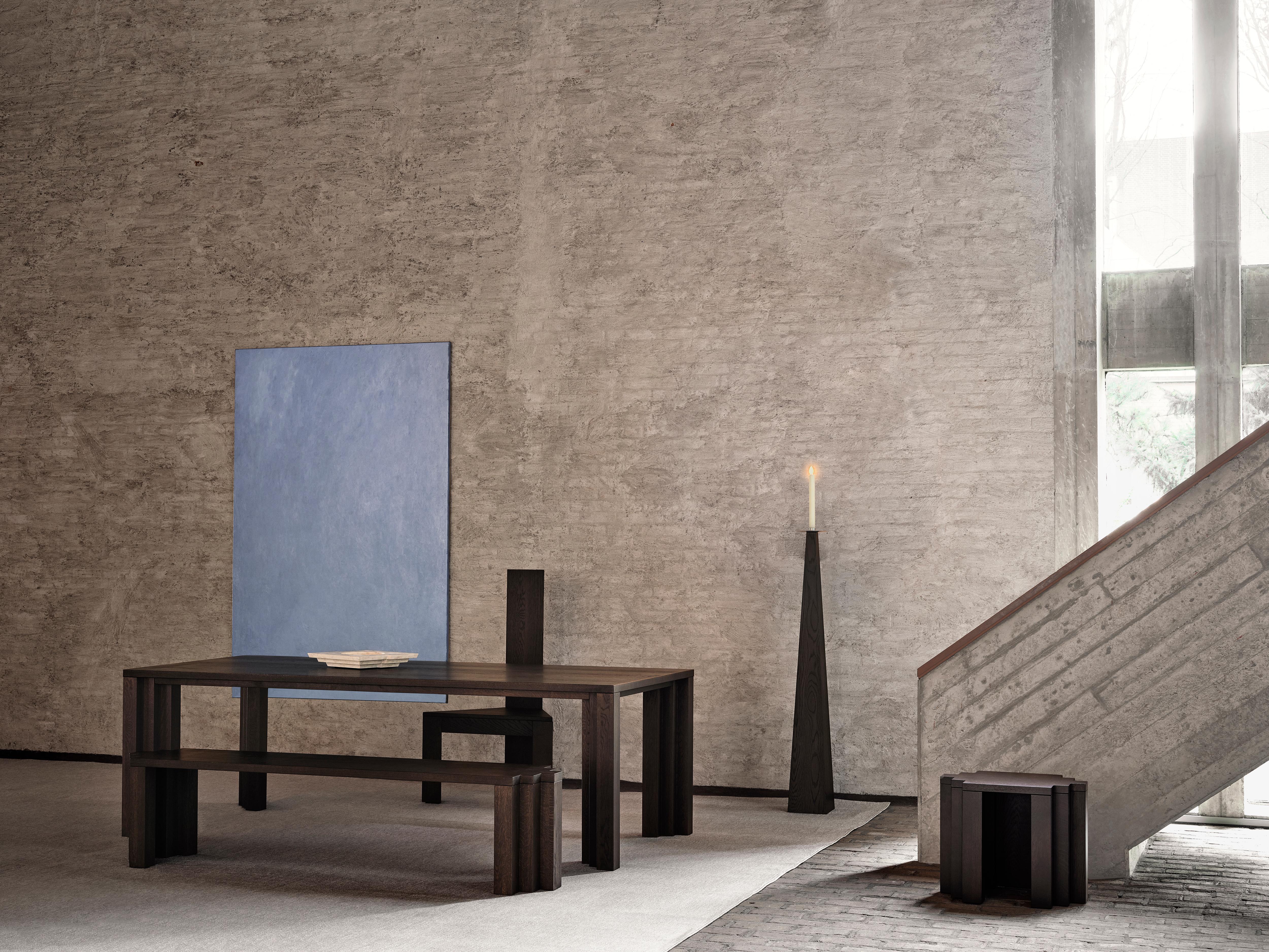 Grande table brutaliste en chêne français massif brun foncé - Cadence by Mokko en vente 6