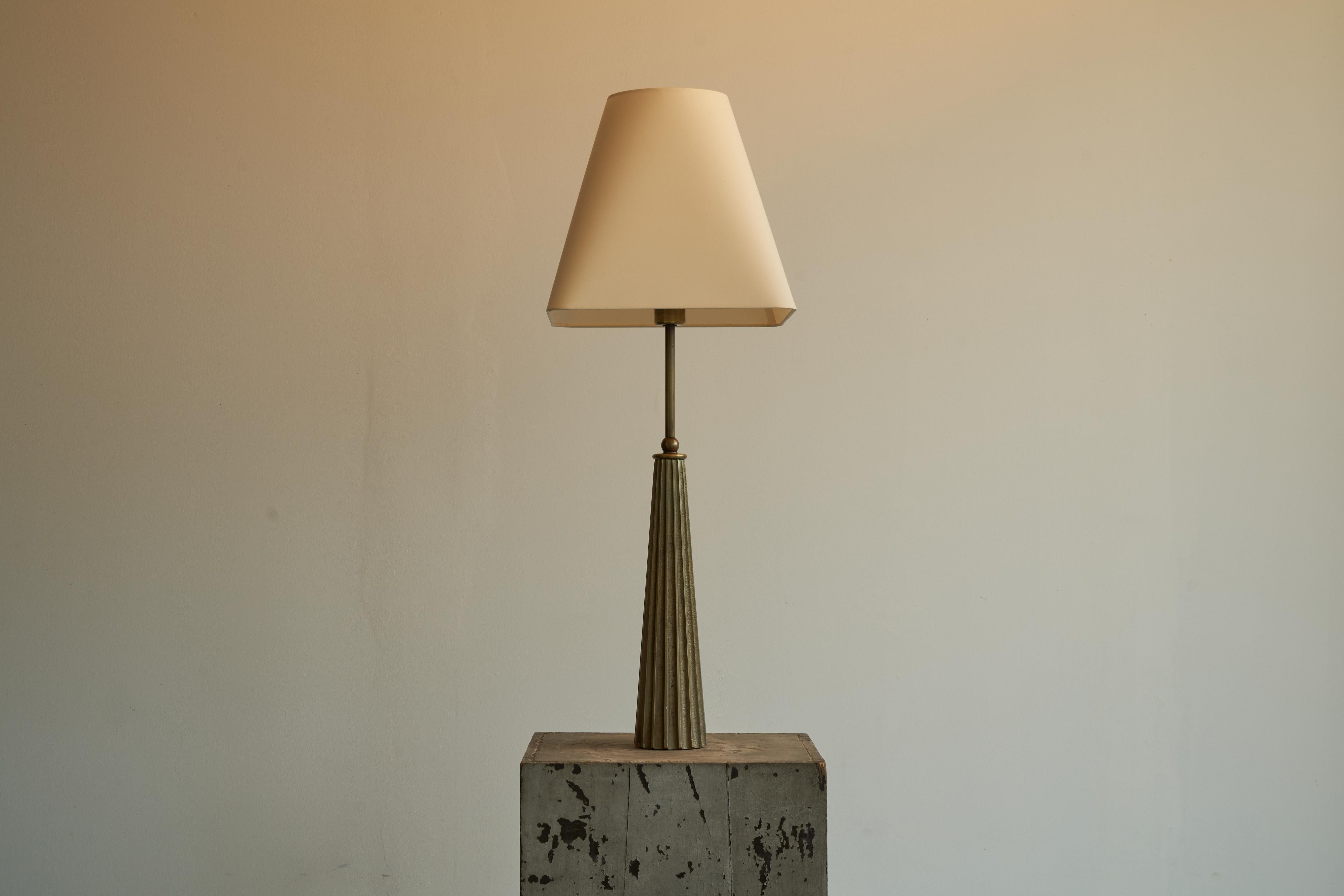 Large Brutalist Table Lamp in Cast Brass, France 1970s For Sale 4