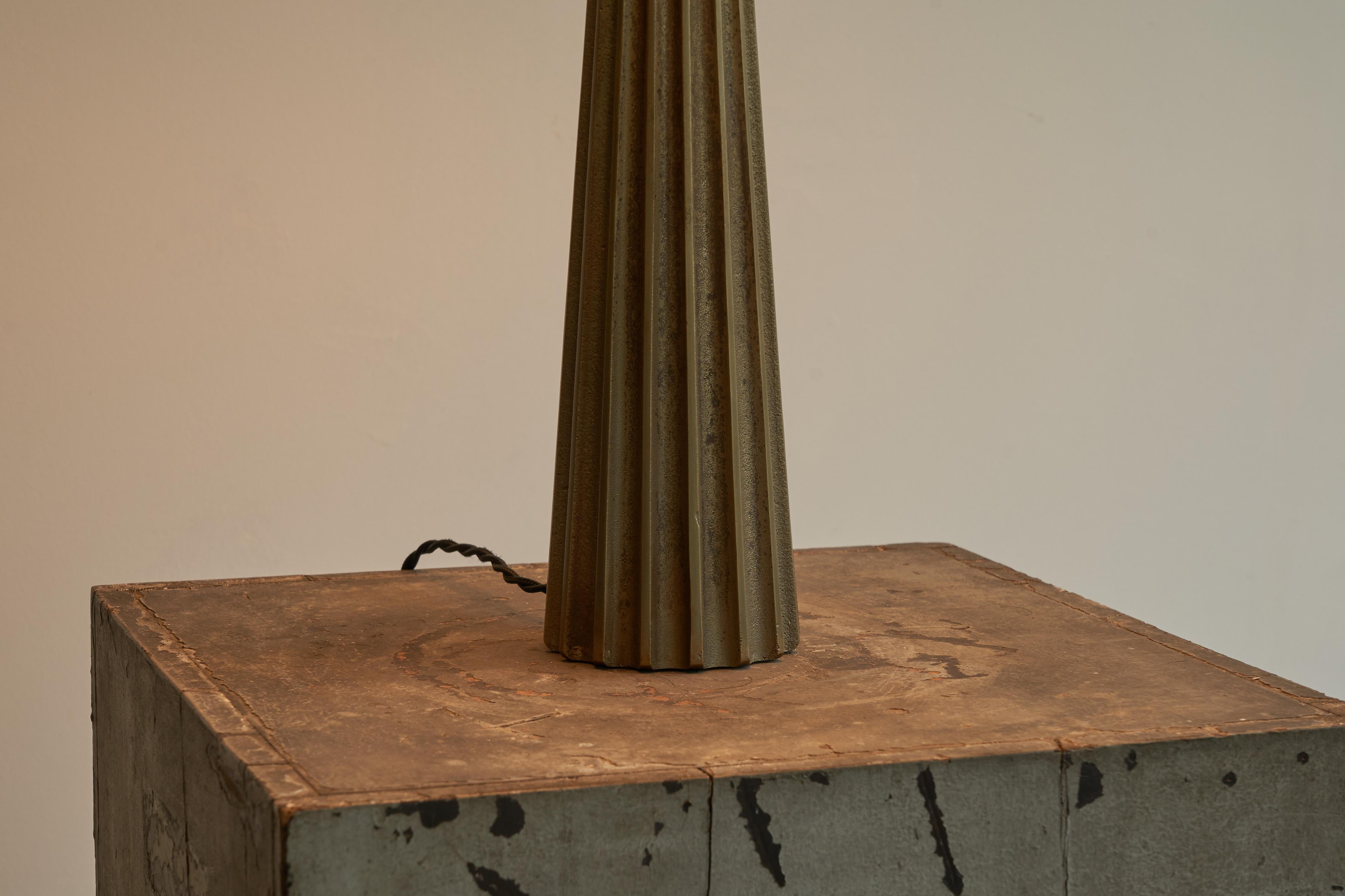 Hand-Crafted Large Brutalist Table Lamp in Cast Brass, France 1970s For Sale
