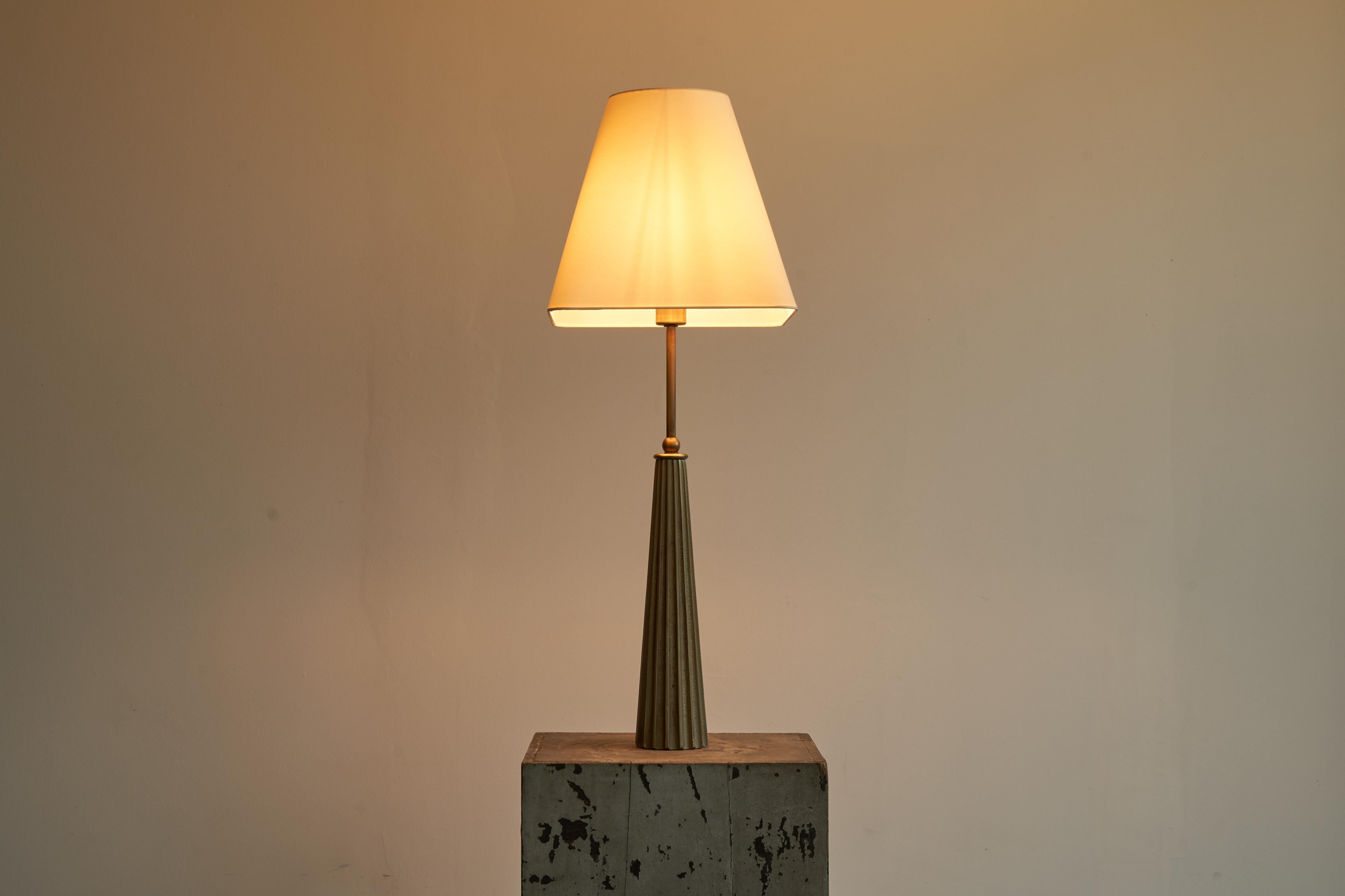 Large Brutalist Table Lamp in Cast Brass, France 1970s In Good Condition For Sale In Tilburg, NL