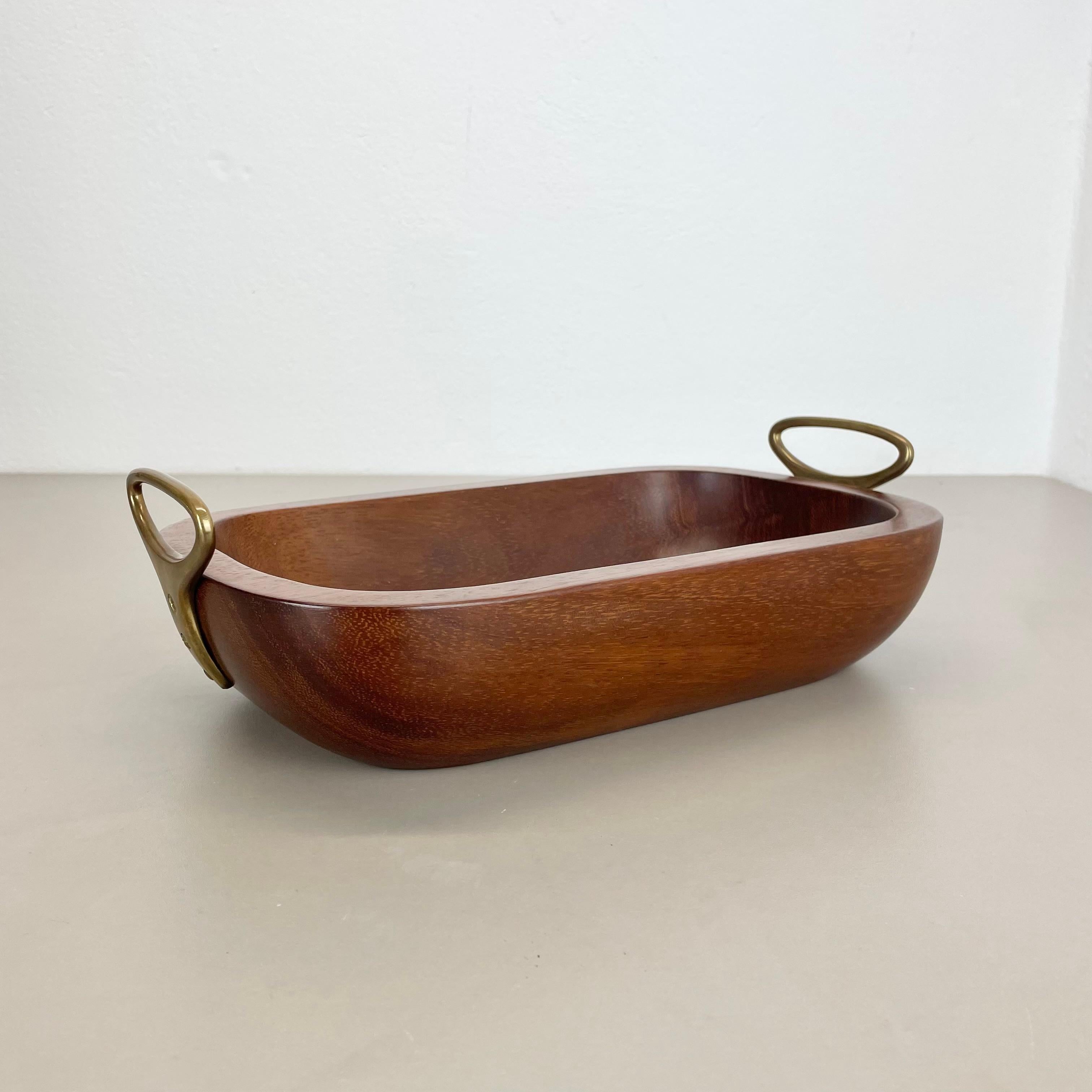 Article:

Teak bowl, shell element


Design:

Carl Auböck, 1950s



Producer:

Auböck Workshop Vienna, Austria



Origin:

Austria



Age:

1950s



Description:

Original 1950s bowl element made of solid teak wood and brass loop elements on the