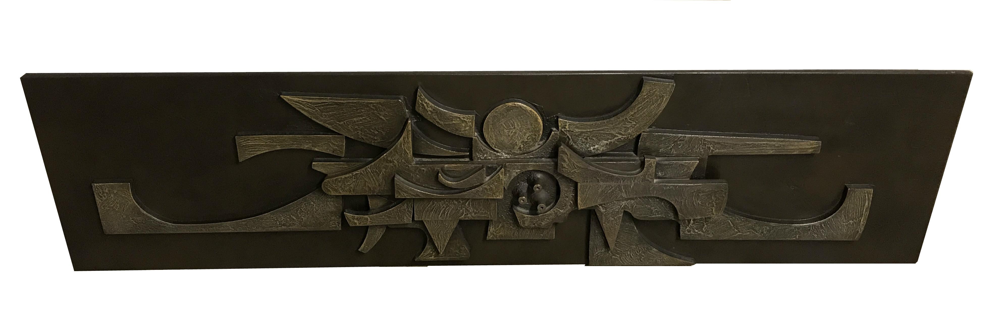 Architectural brutalist wall mounted sculpture made from wood.

This typical seventies brutalist design sculpture came from a mid century home and was manufactured by a local belgian artist.

Rare due to it's large size.

Good condition apart from