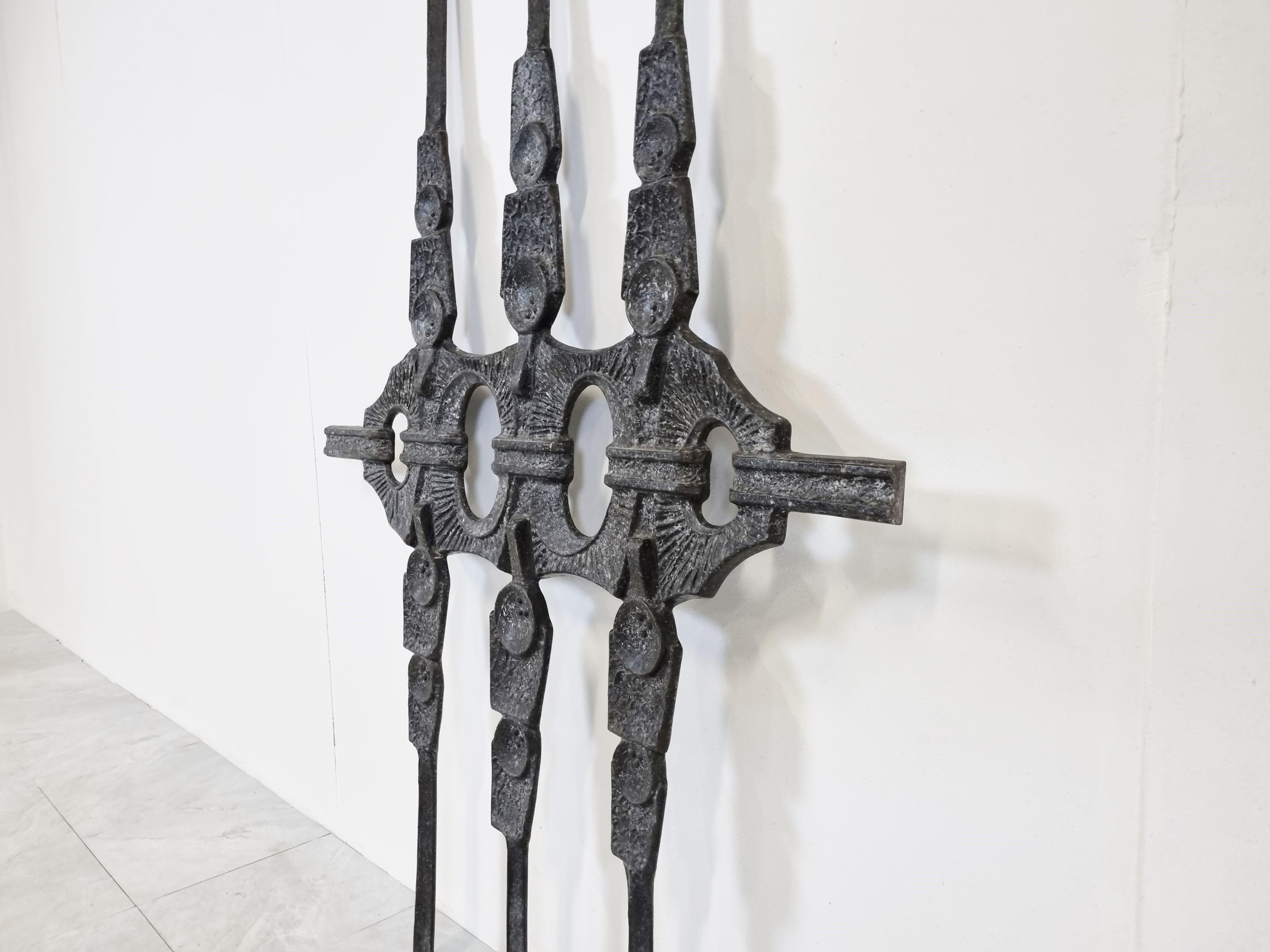 Architectural Brutalist wall mounted sculpture made from cast metal.

Imposing wall sculpture

1970s - Belgium

Measures: Height/lenght: 195cm/76.77