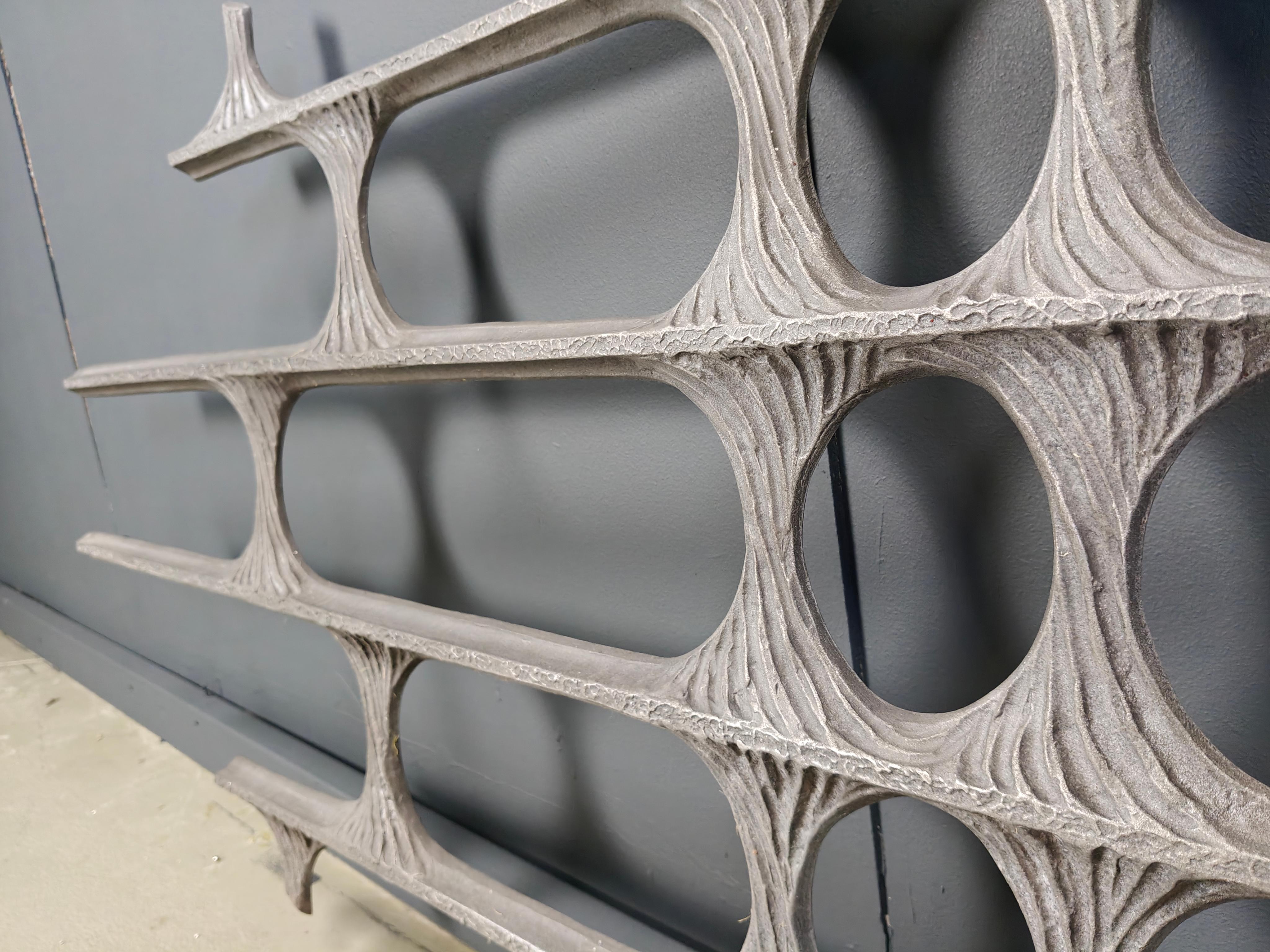 Architectural brutalist wall mounted sculpture made from cast metal.

Imposing wall sculpture

1970s - Belgium

Height: 85cm
Width: 200cm

Ref.: 2508120404

*All images are always part of the description, our vintage items always are subjected to