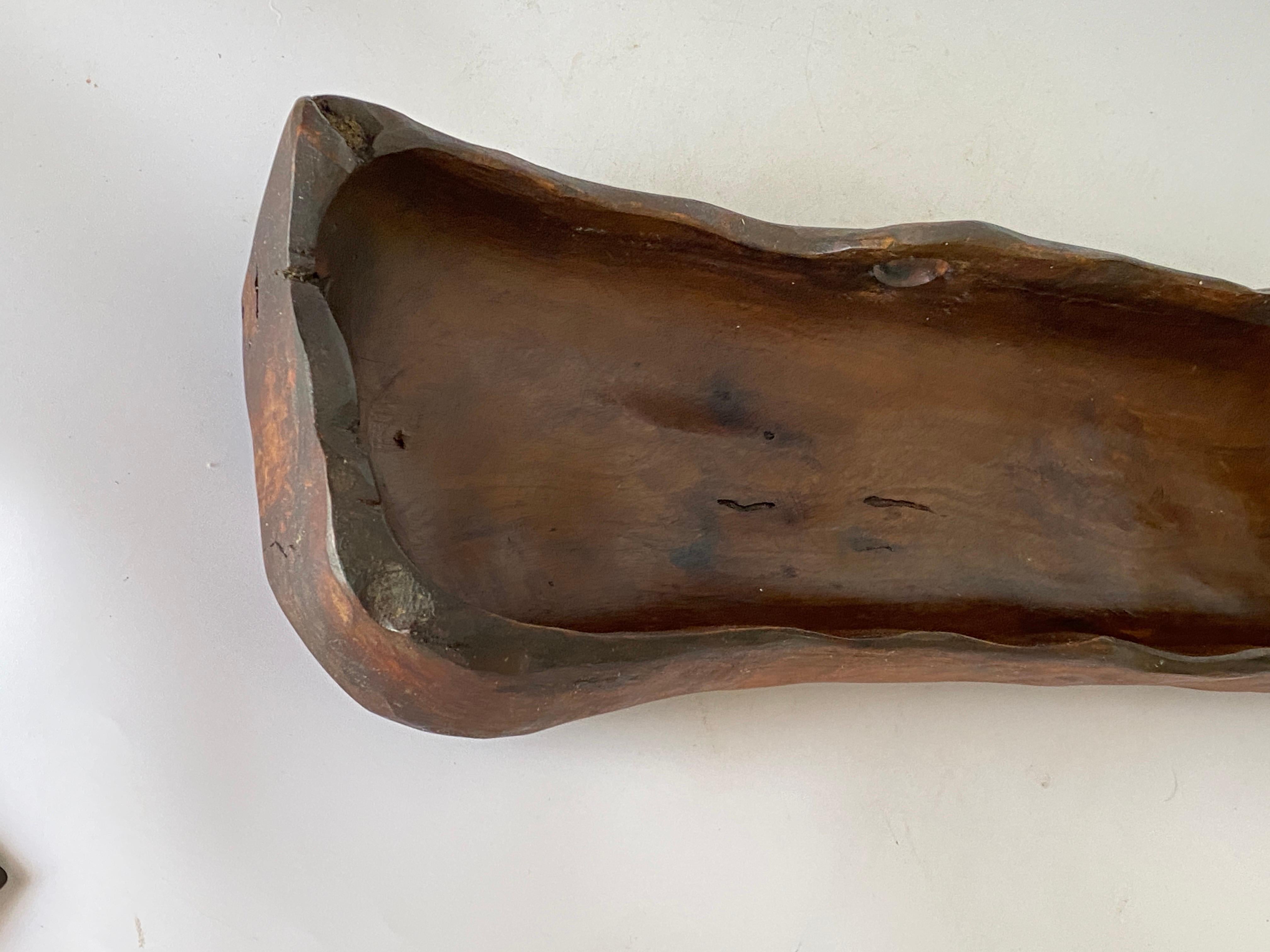 Gran cuenco de madera Brutalista Vide Poche grande en pátina marrón, Francia, hacia 1960 mediados del siglo XX en venta