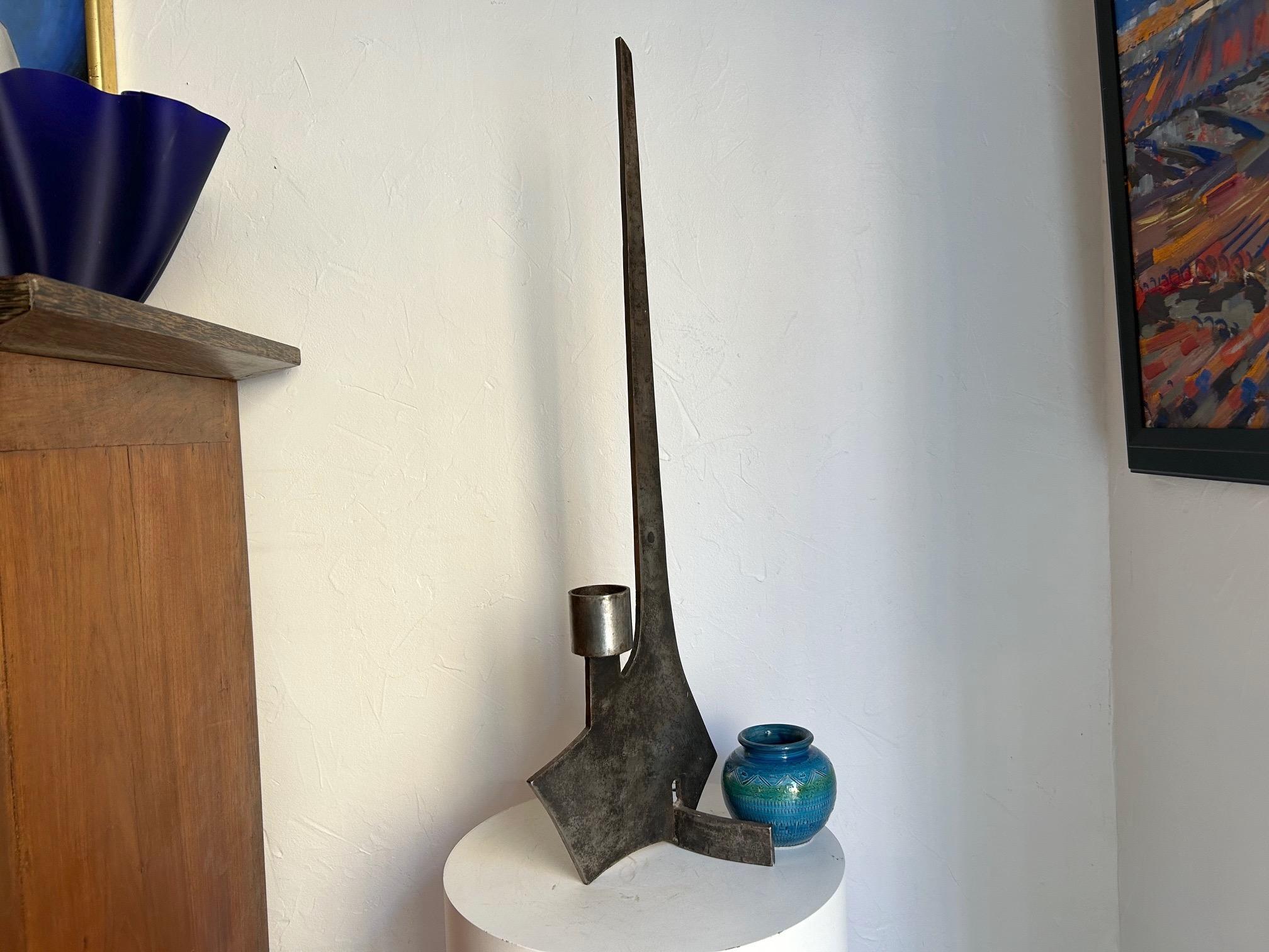 Large brutalist wrought iron candlestick sculpture from the 1970s In Good Condition For Sale In LE CANNET, FR