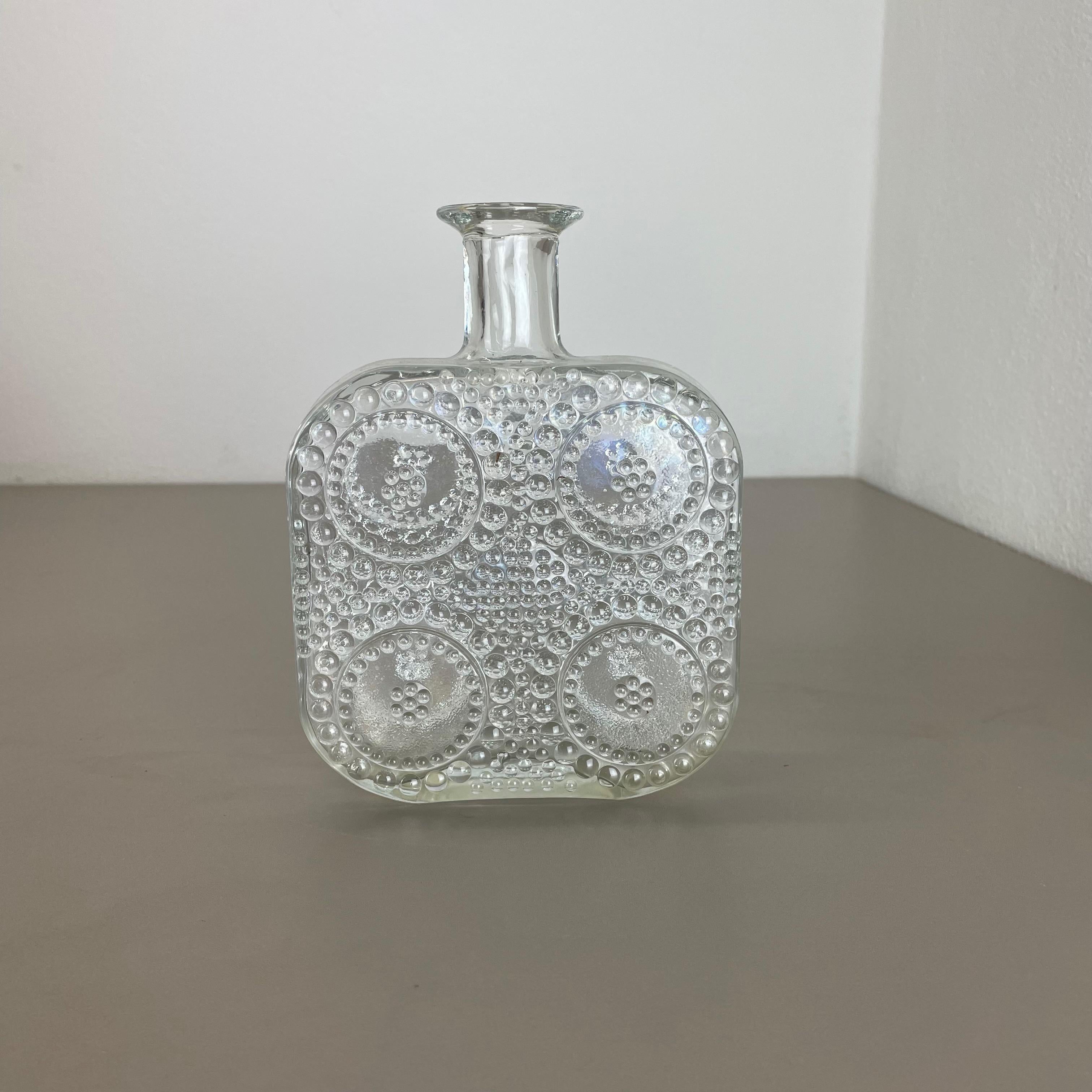 Articolo:

Vaso di vetro


Produttore:

Riihimaen Lasi Oy, Finlandia



Progettista:

Nanny Still


Decennio:

1970s


Vaso vintage originale e super raro di Nanny Still per Riihimaen Lasi Oy. Il vaso è stato prodotto negli anni