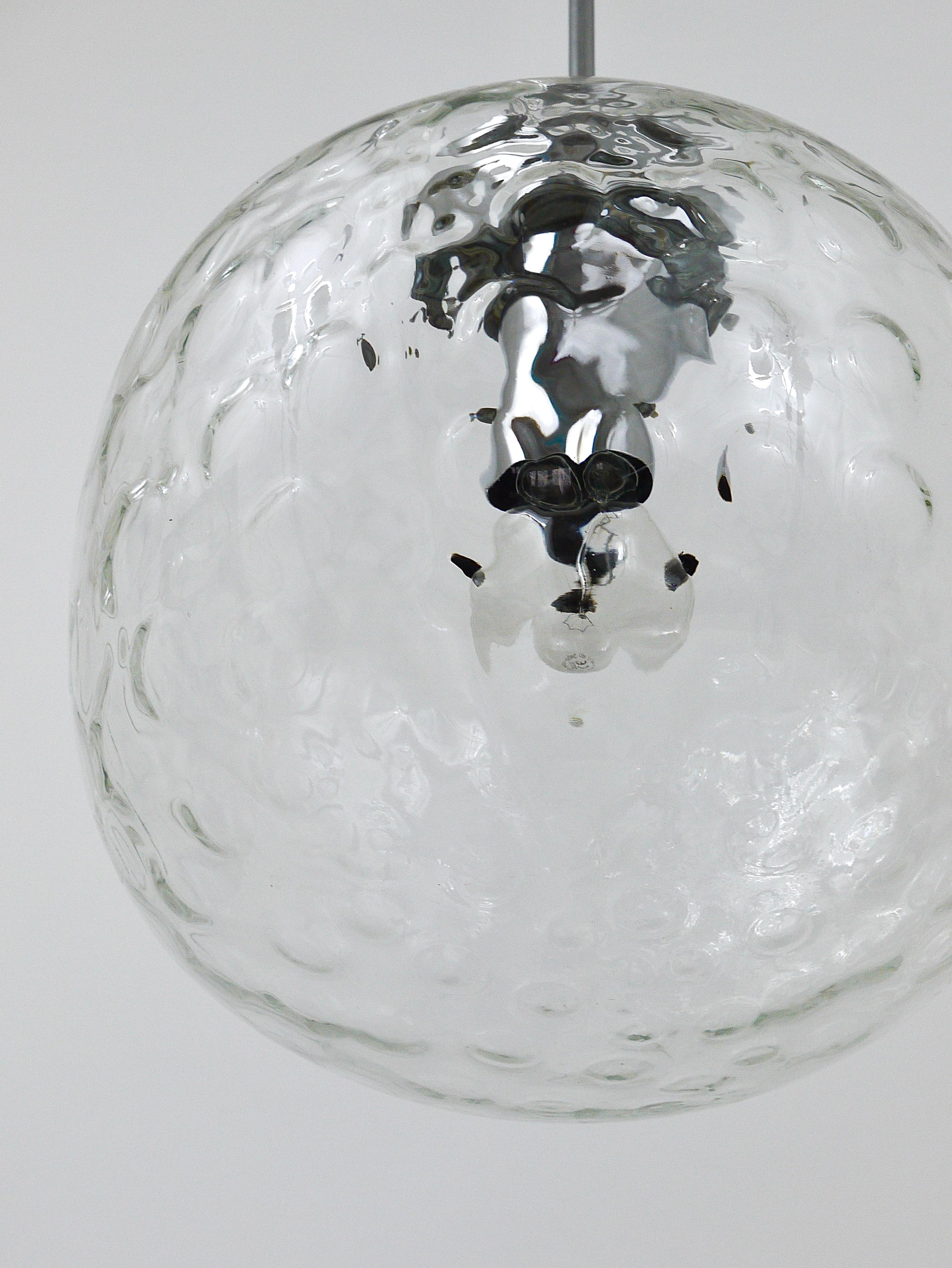 Metallo Grande lampada a sospensione a globo di Limburg in vetro a bolle e cromo, Germania, anni '70 in vendita