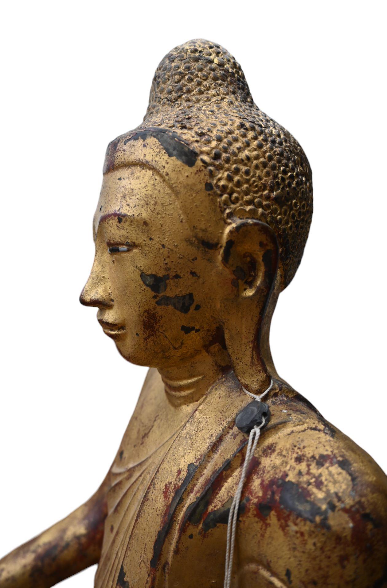 Large Buddha From Myanmar In Gilt Bronze, Mandalay Period, 19th Century For Sale 3