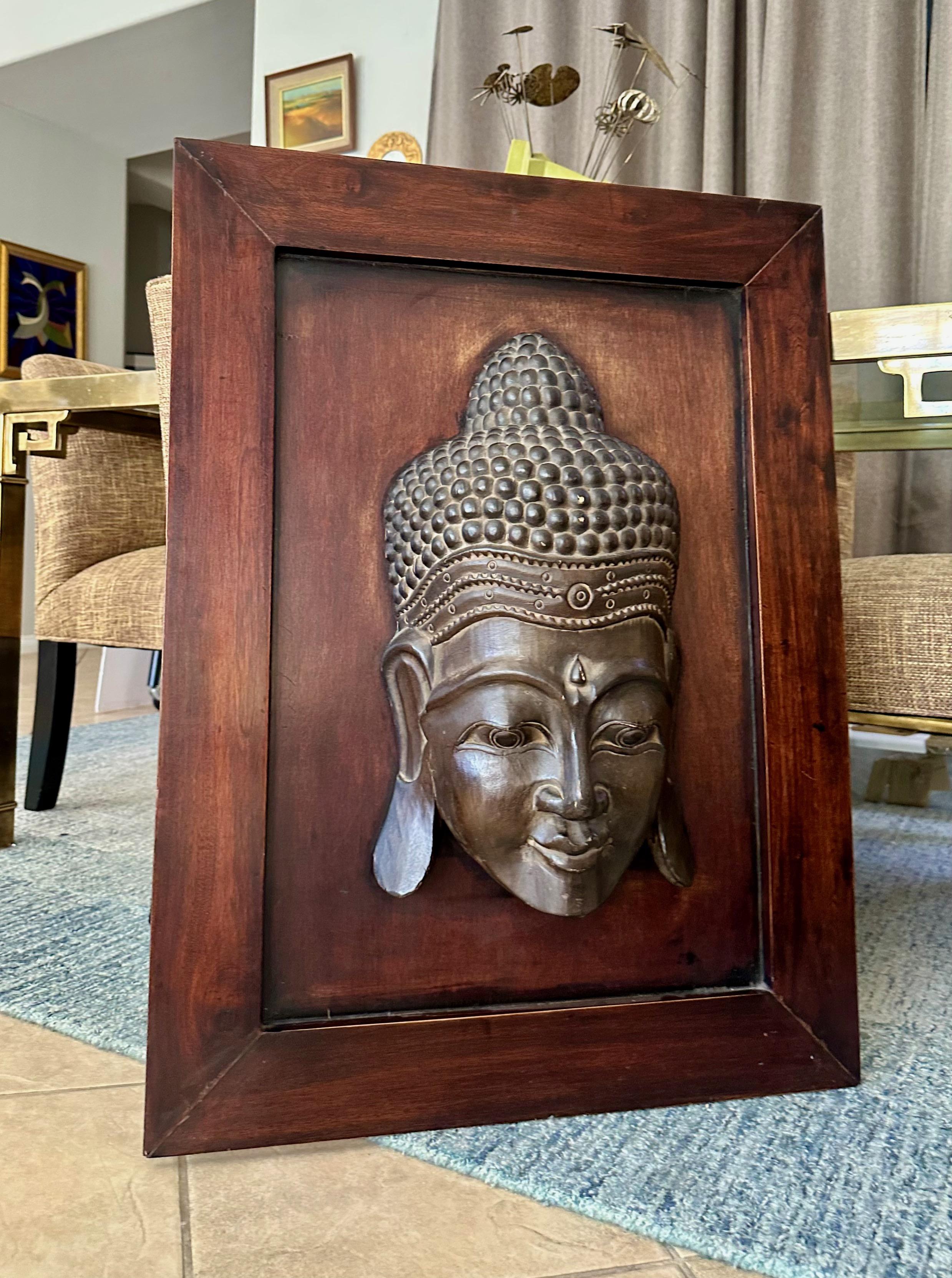 Asiatique Grande tête de bouddha Wood Carved Sculpture Wall Art en vente