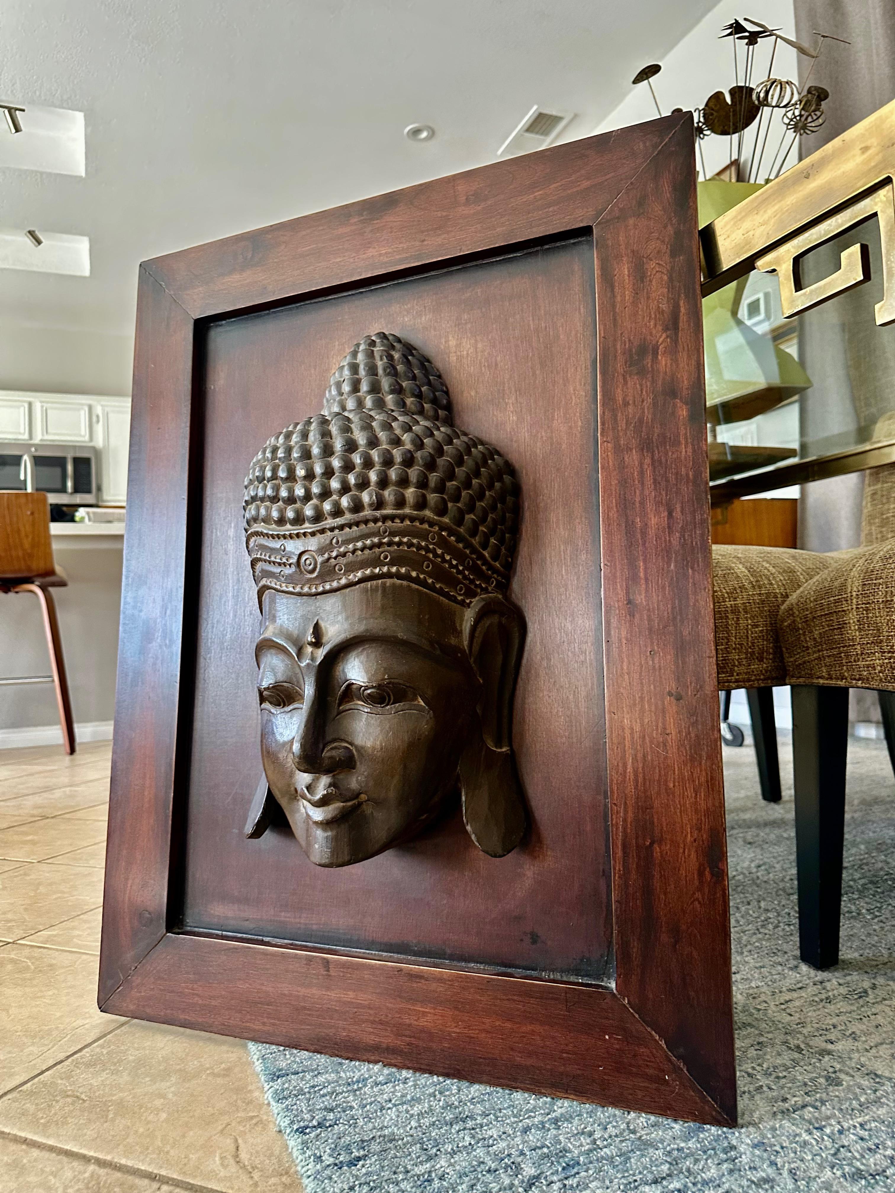 Grande tête de bouddha Wood Carved Sculpture Wall Art Bon état - En vente à Palm Springs, CA
