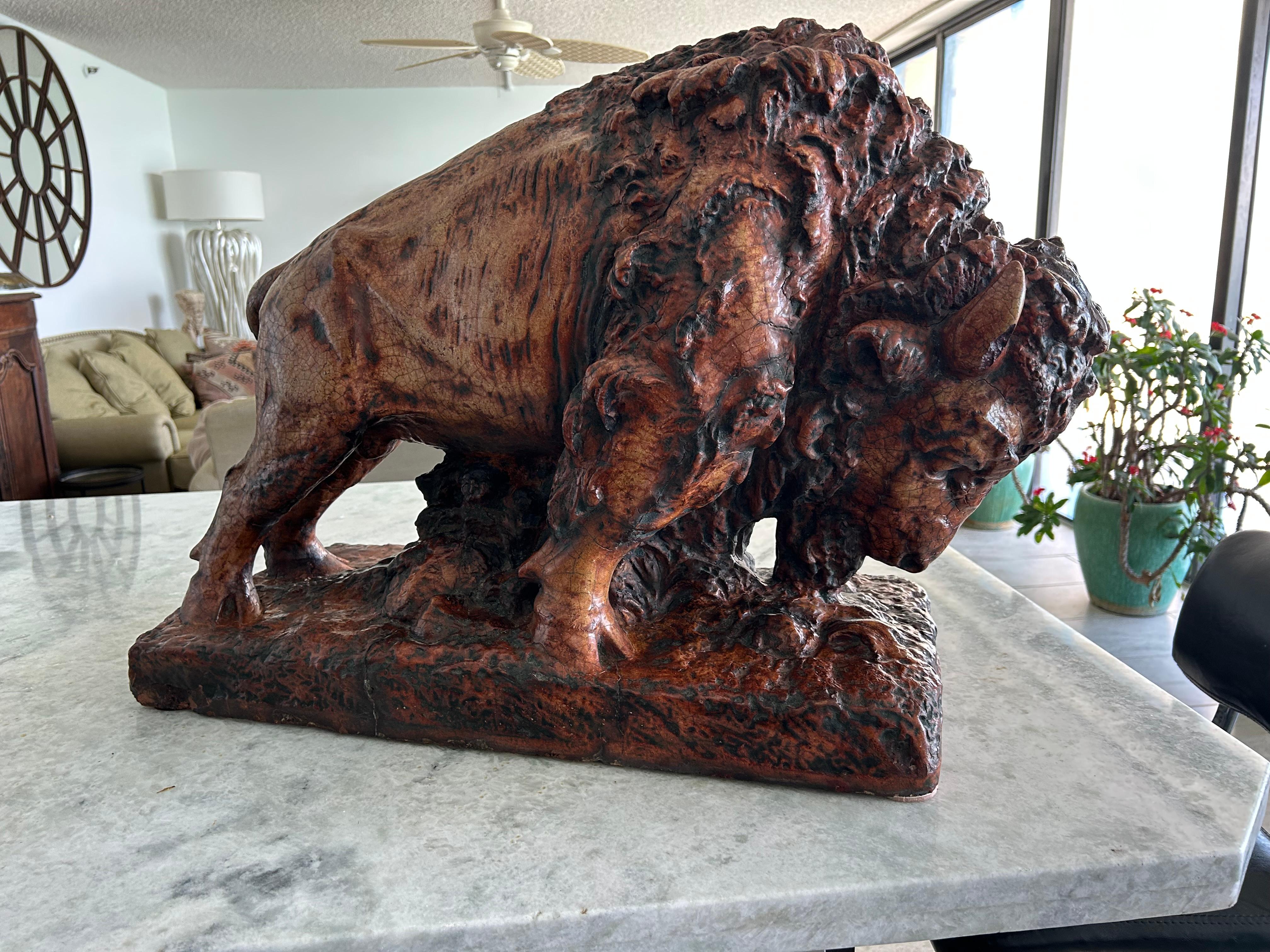 Grande sculpture de buffle en vente 4