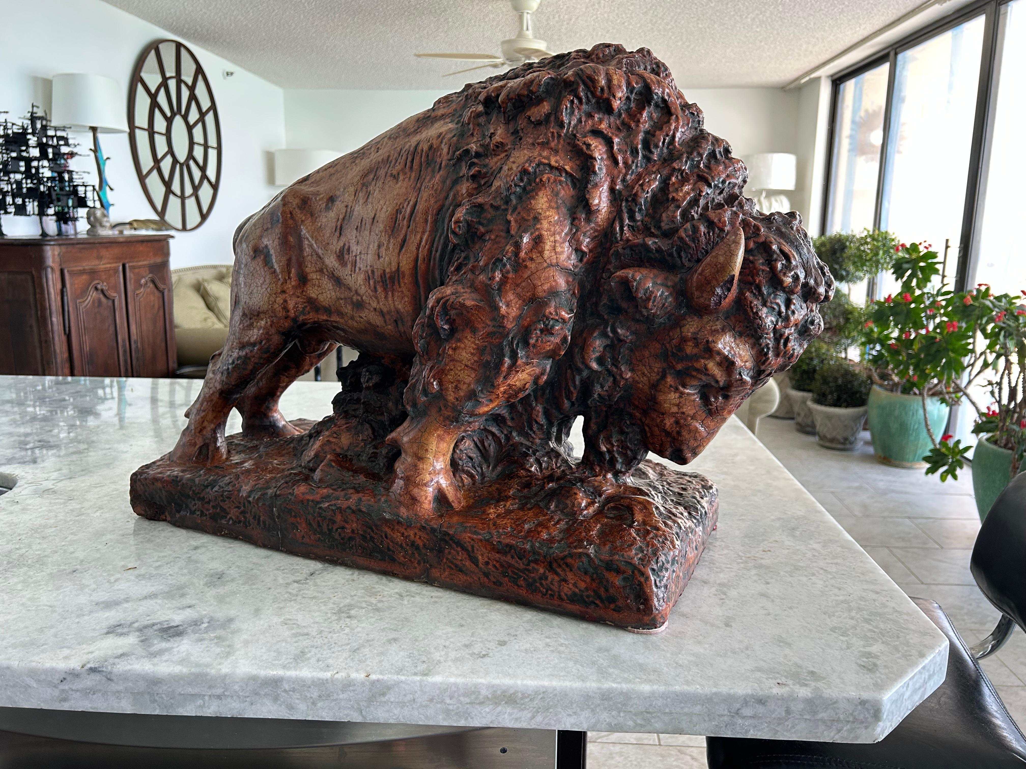 Grande sculpture de buffle en vente 6