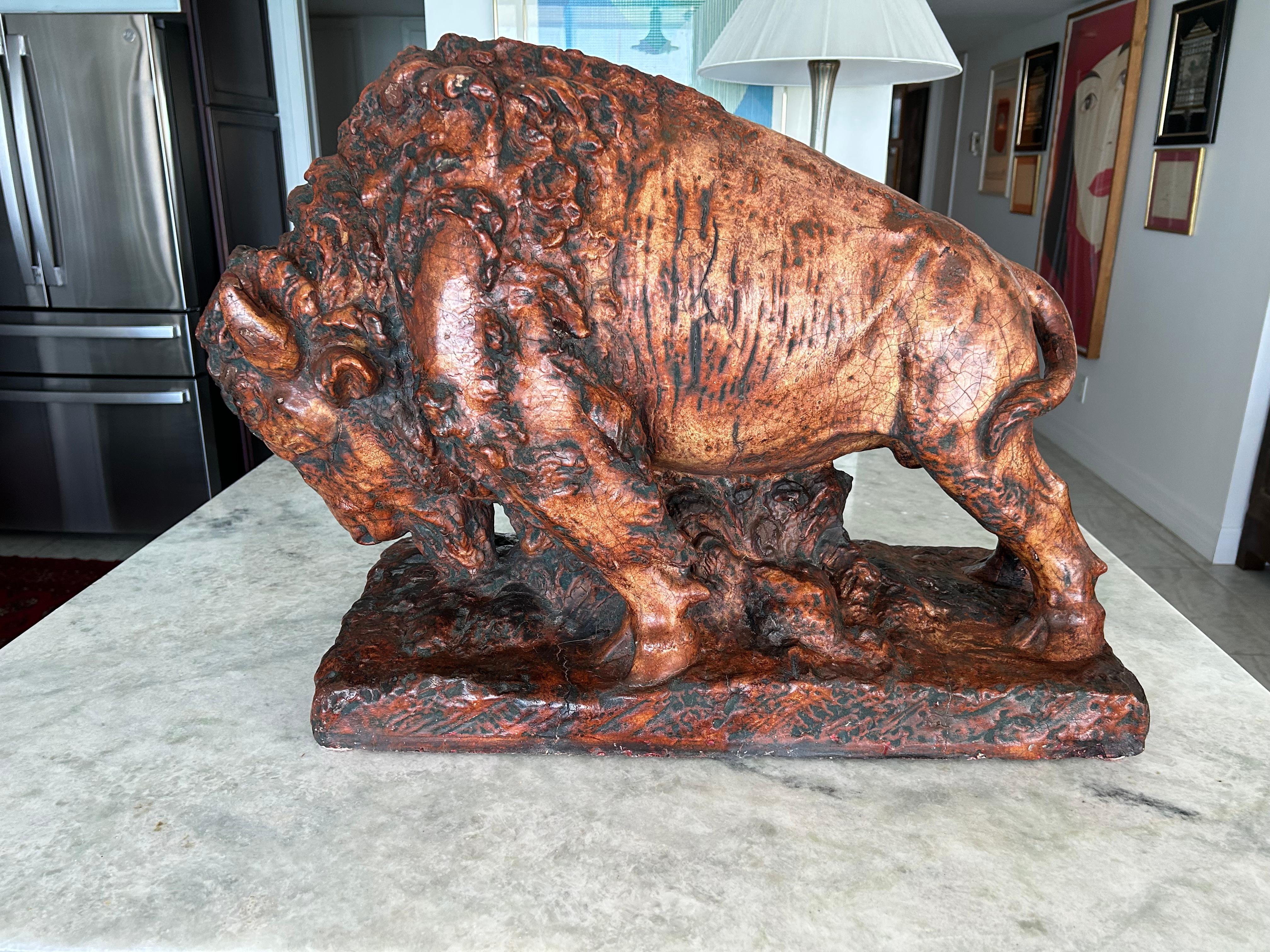 Grande sculpture de buffle en vente 13