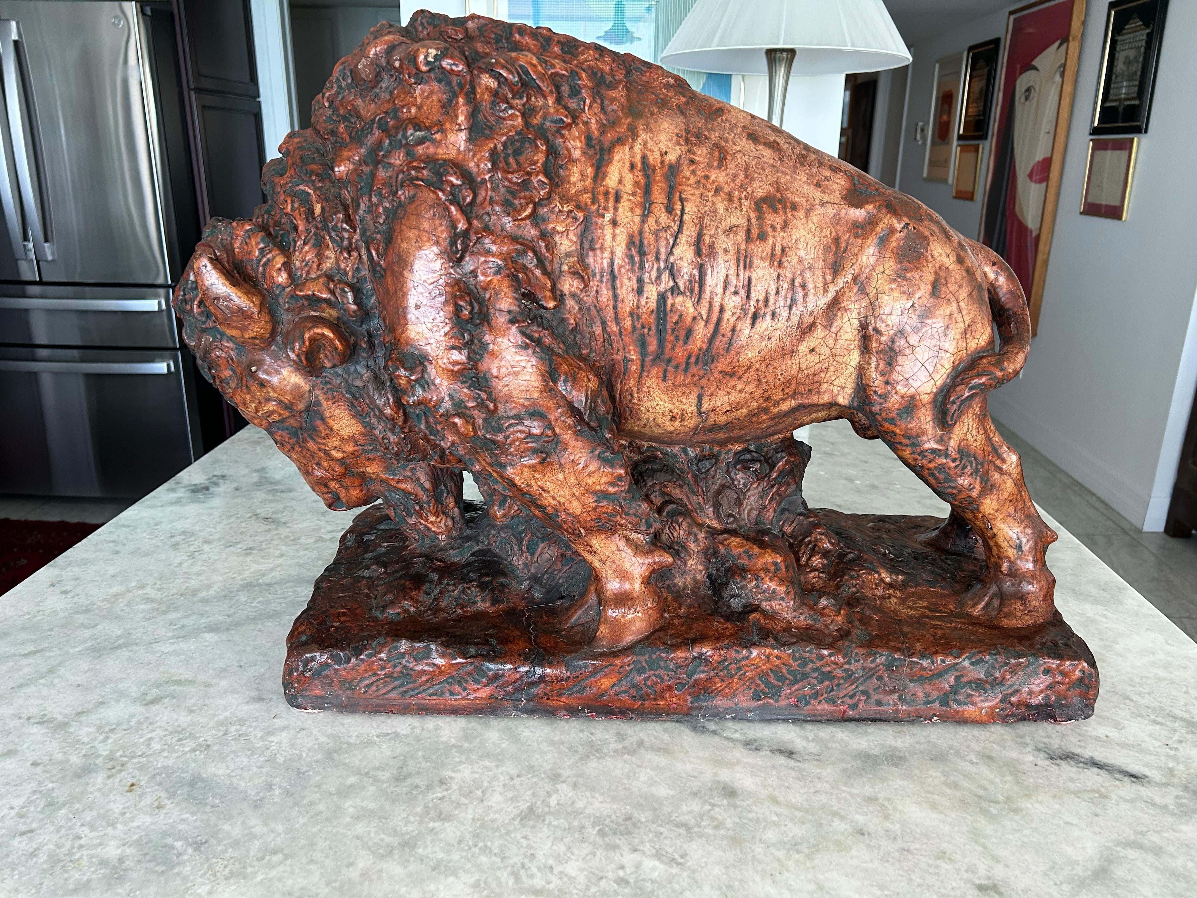 Américain Grande sculpture de buffle en vente