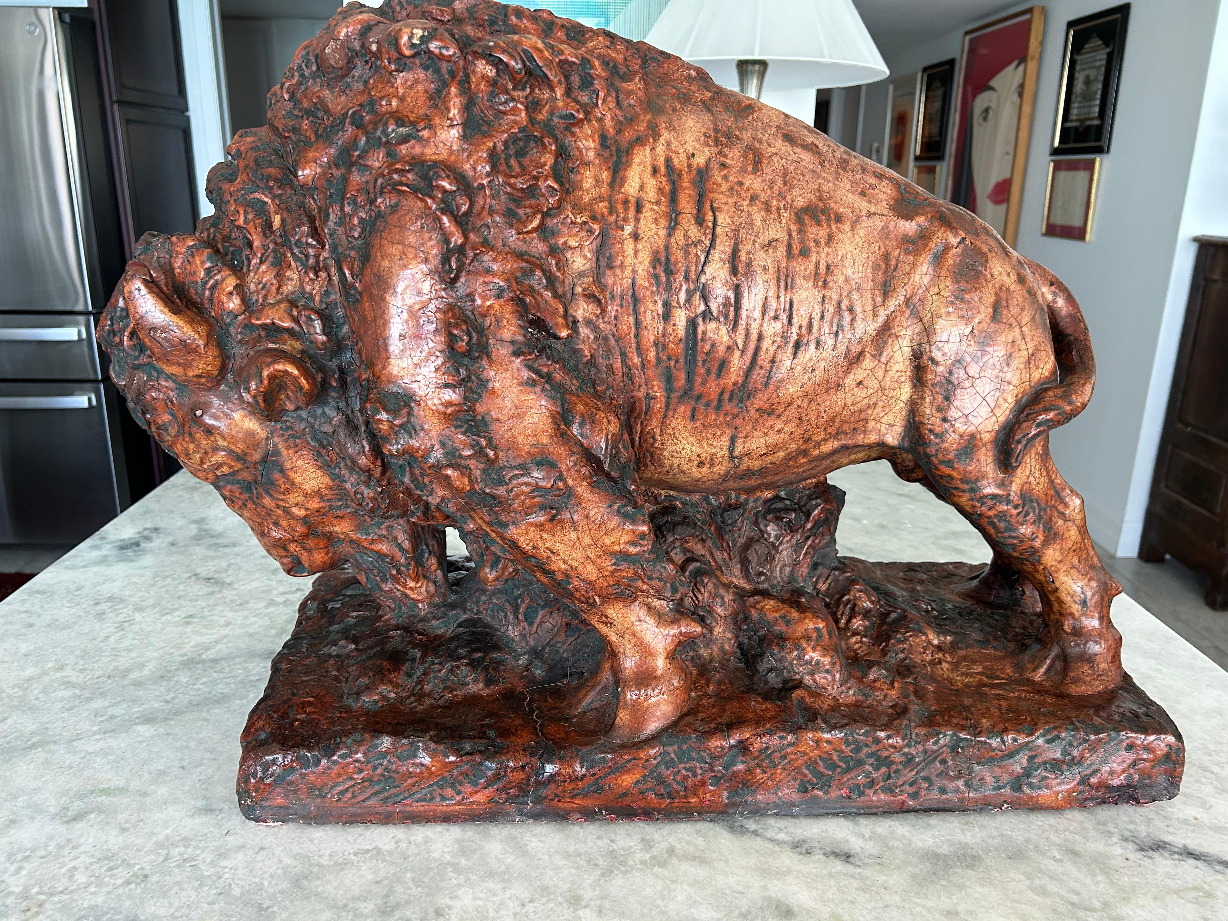 Grande sculpture de buffle en vente 2