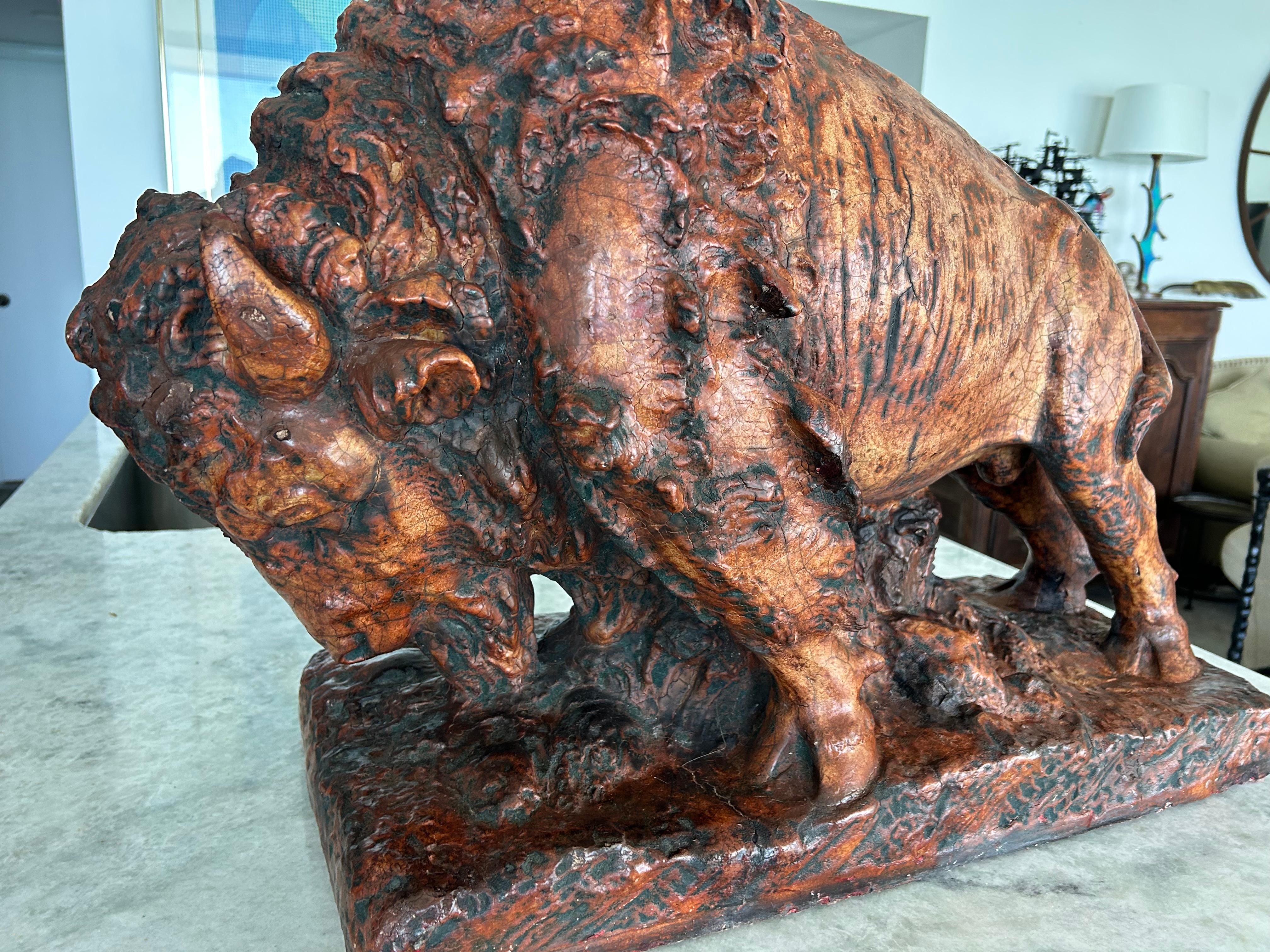 Grande sculpture de buffle en vente 3