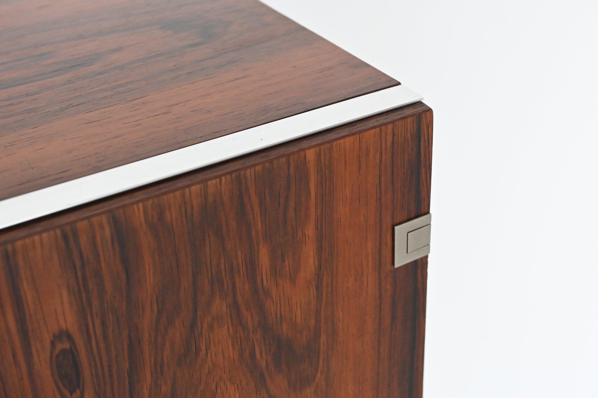 Grand buffet en bois de rose et chrome Belgique 1960 en vente 6