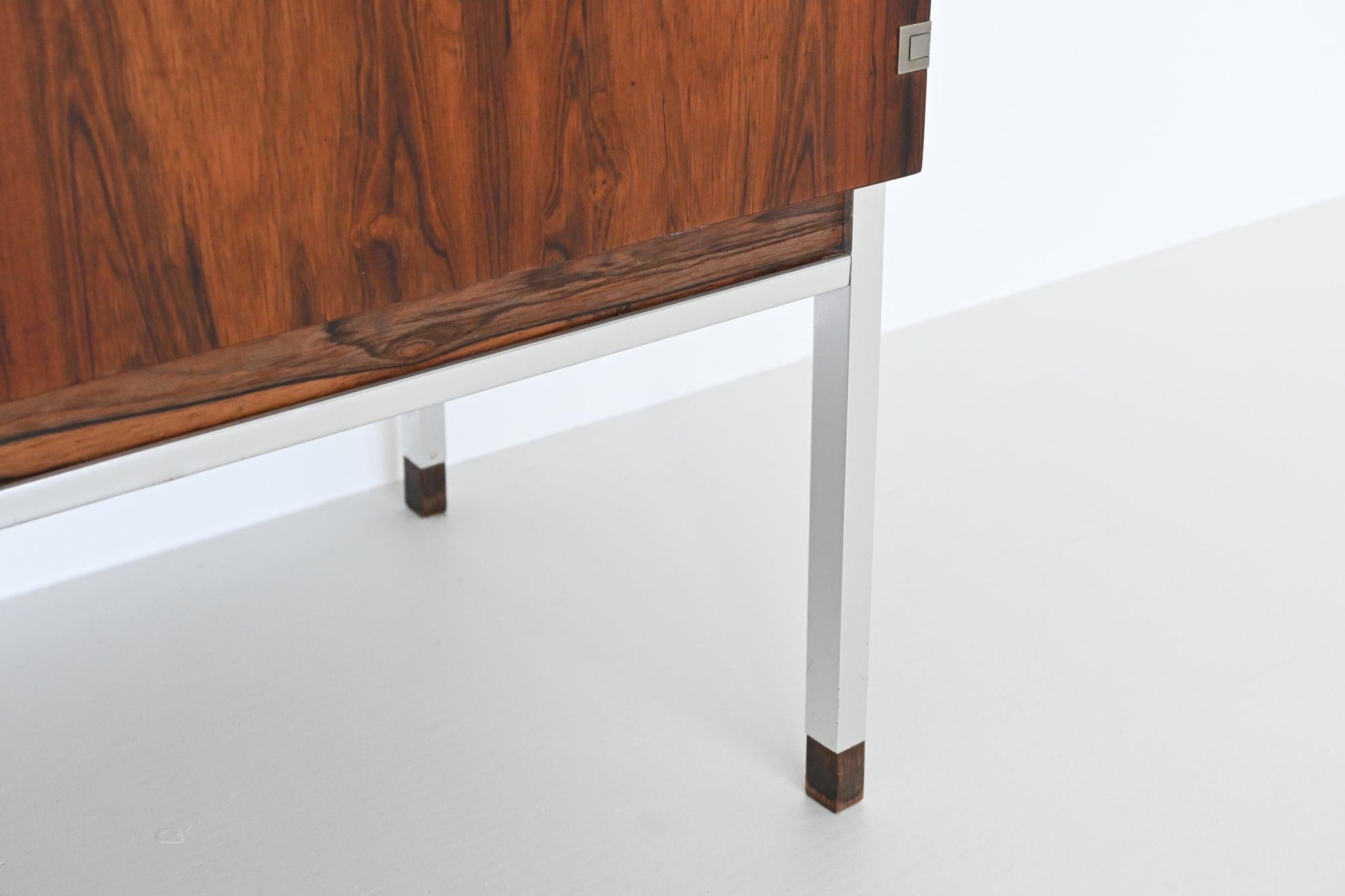 Grand buffet en bois de rose et chrome Belgique 1960 en vente 7