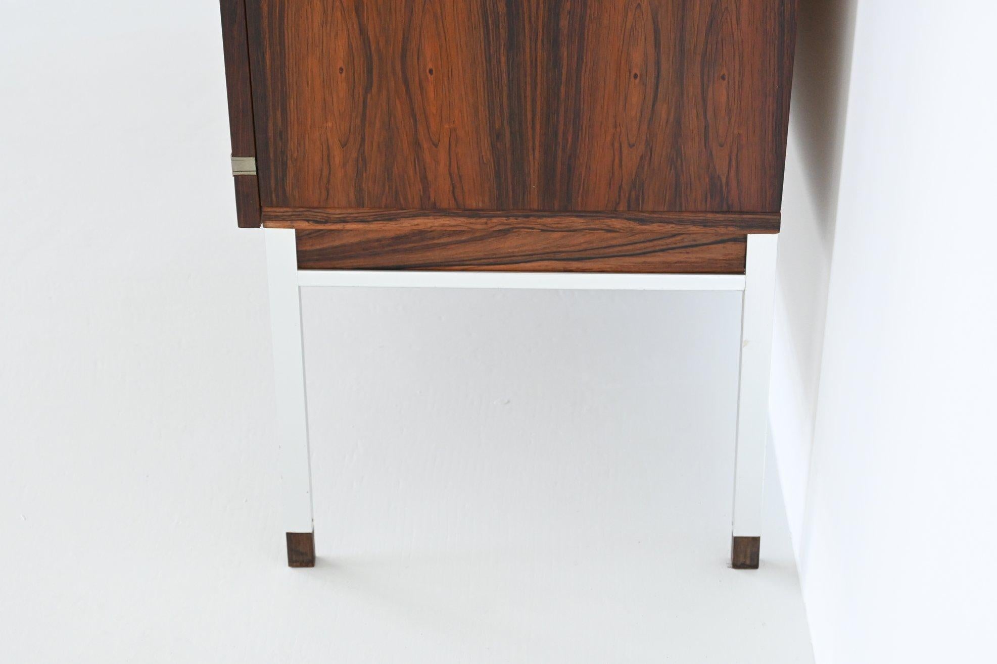 Grand buffet en bois de rose et chrome Belgique 1960 en vente 9