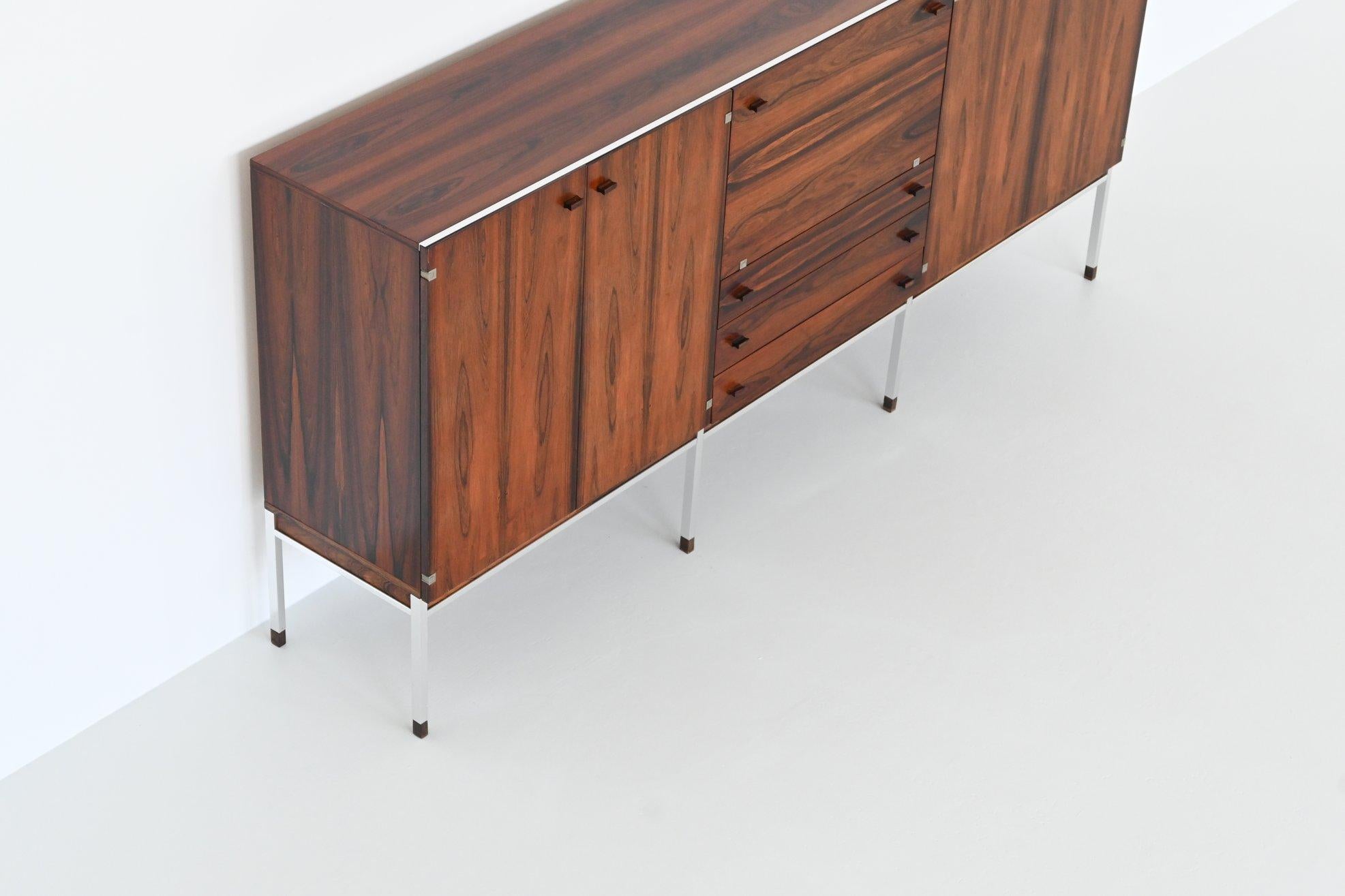 Grand buffet en bois de rose et chrome Belgique 1960 en vente 11