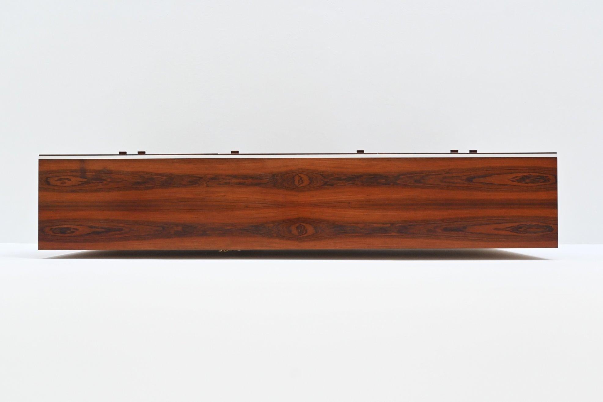 Grand buffet en bois de rose et chrome Belgique 1960 en vente 12