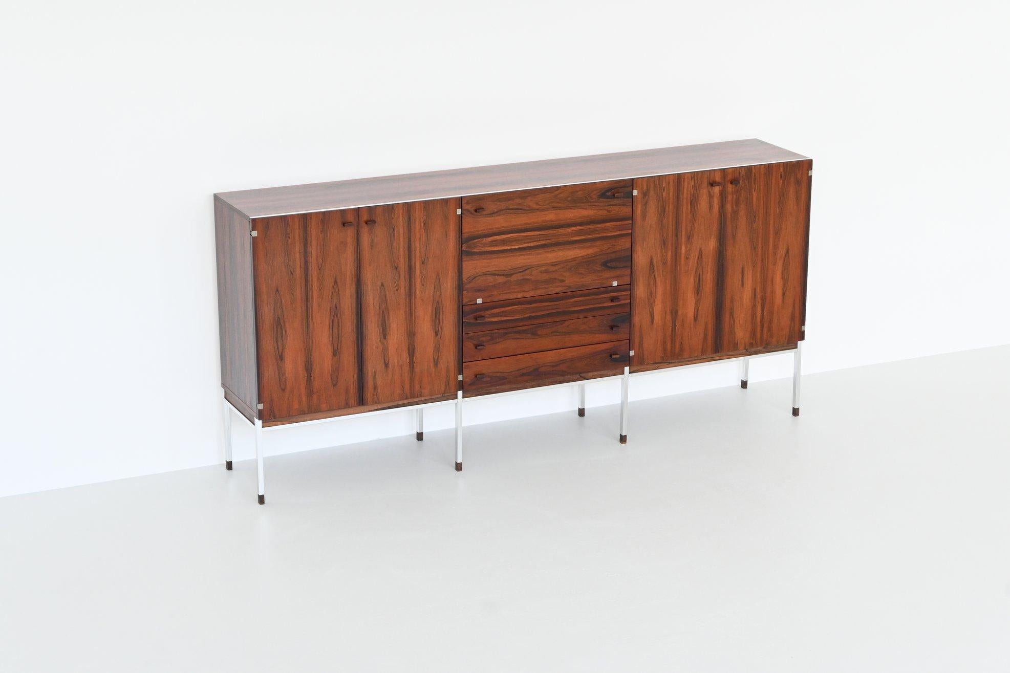 Grand buffet en bois de rose et chrome Belgique 1960 en vente 2