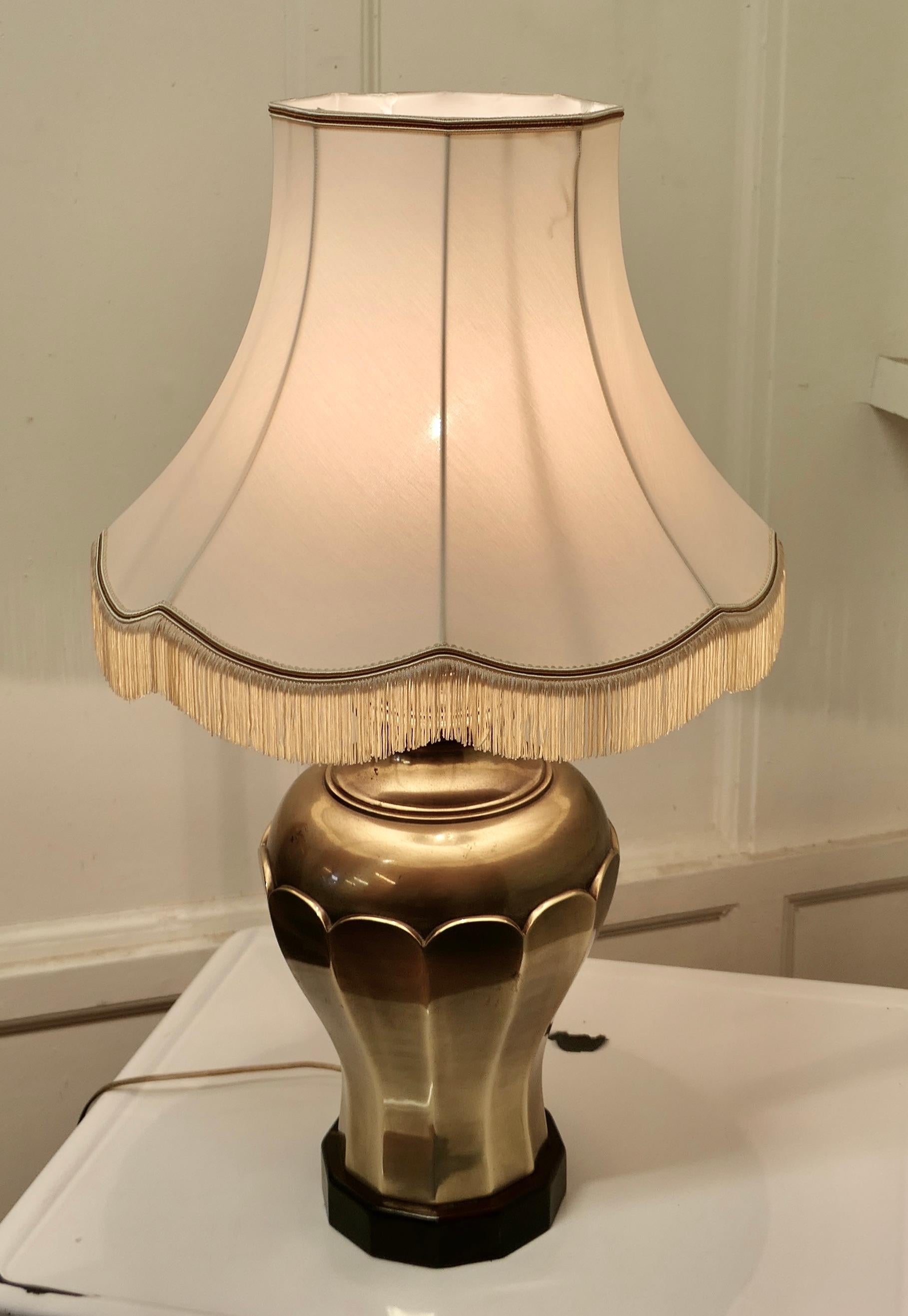 Large Bulbous Brass Table Lamp In Good Condition In Chillerton, Isle of Wight