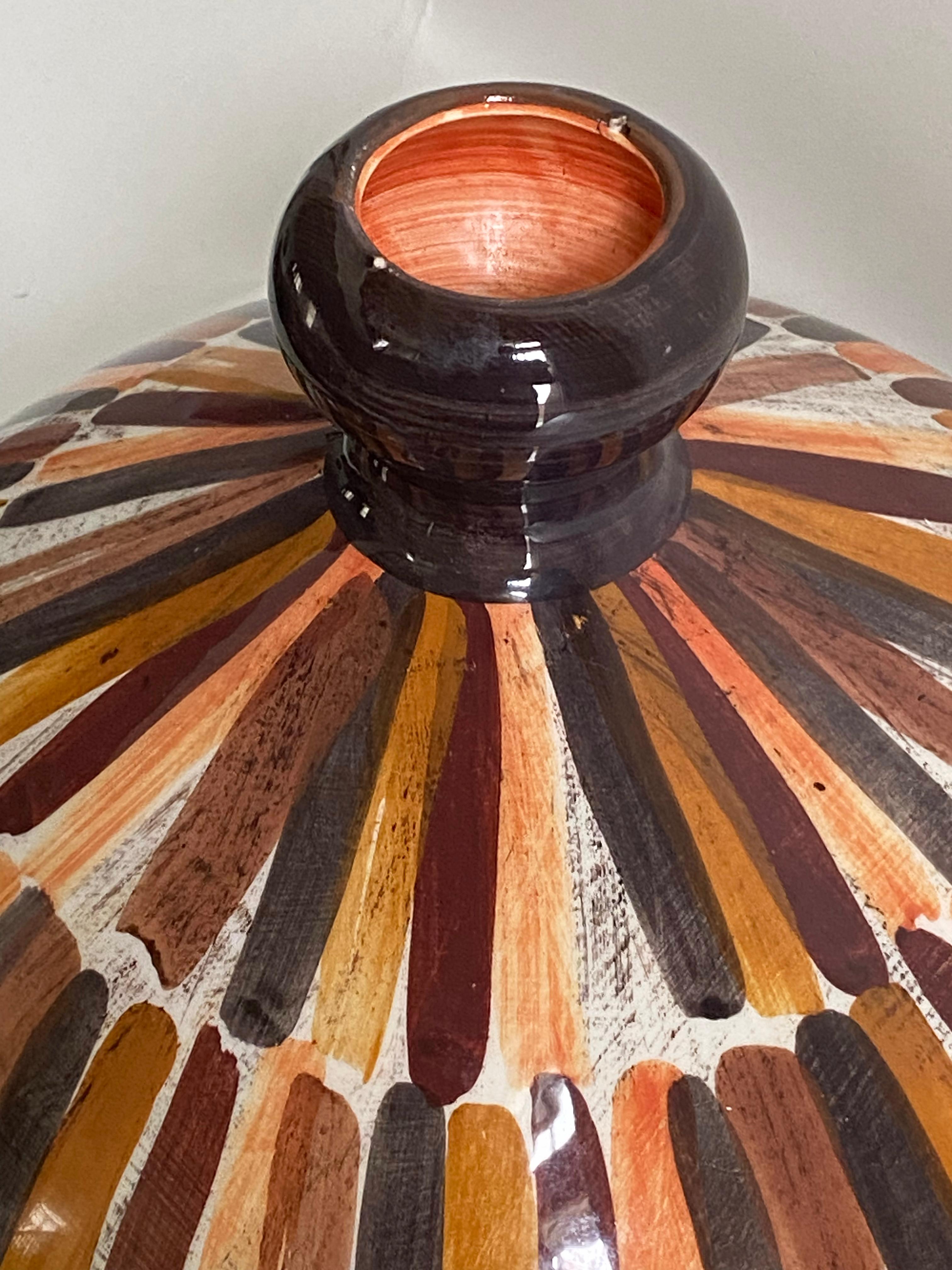 Grand vase bulbeux en céramique italienne peint à la main par Christina Fortini en vente 4