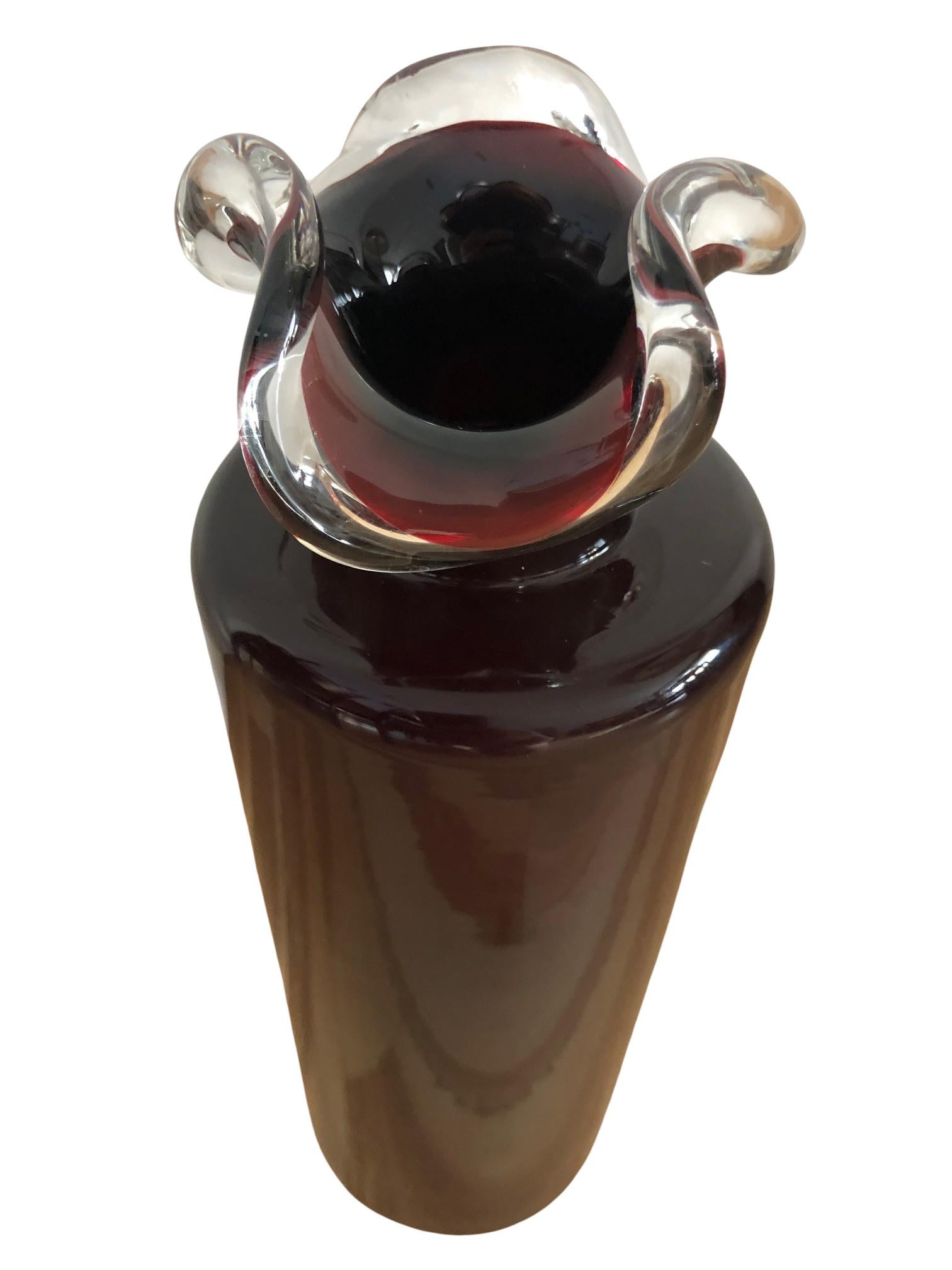 Large Burgundy Vase with a Frill, Tarnowiec Glassworks, Poland, 1970s In Good Condition For Sale In WARSZAWA, 14