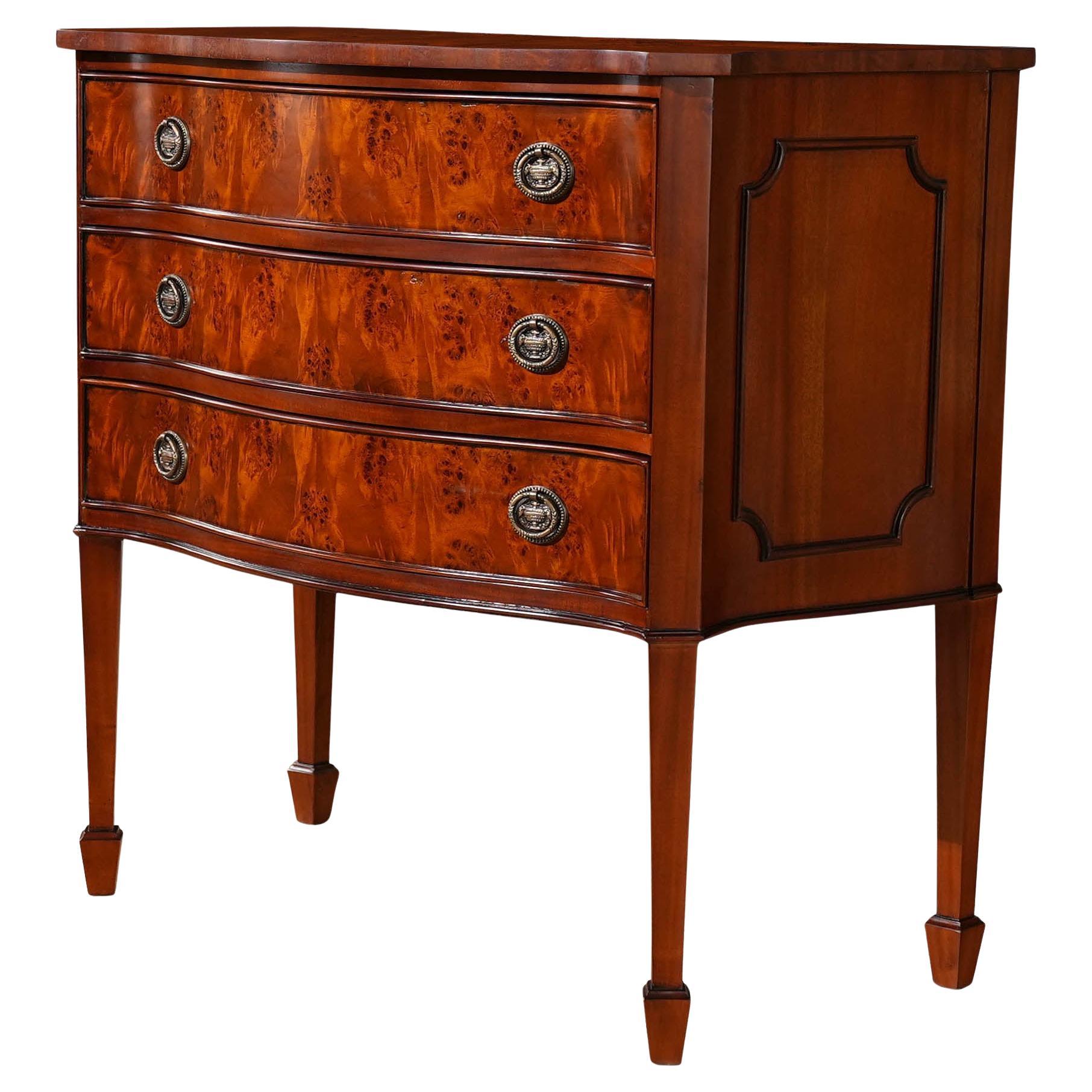 Grand coffre Hepplewhite en loupe de bois
