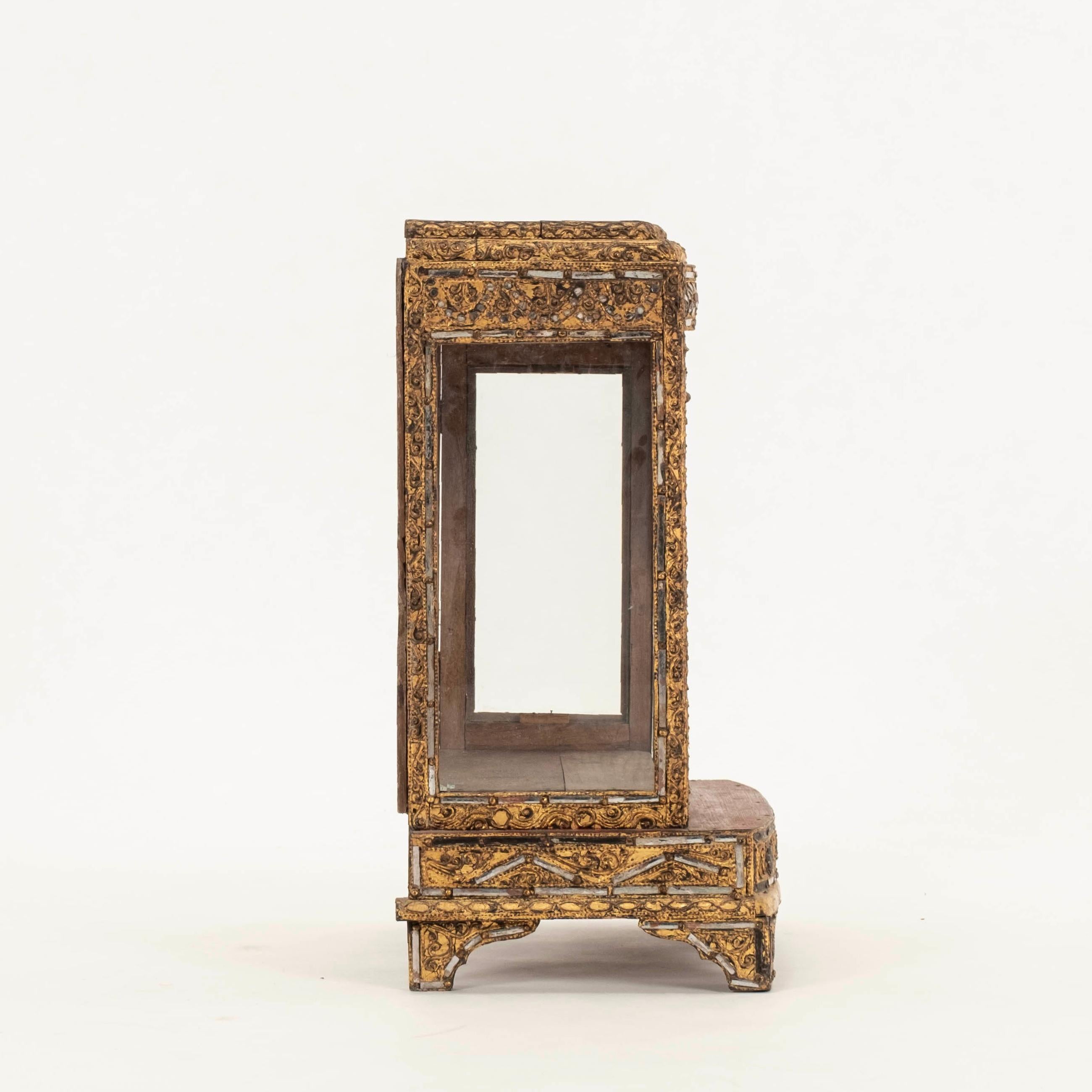 Großer birmanischer Buddha-Schrein II im Zustand „Relativ gut“ im Angebot in Houston, TX