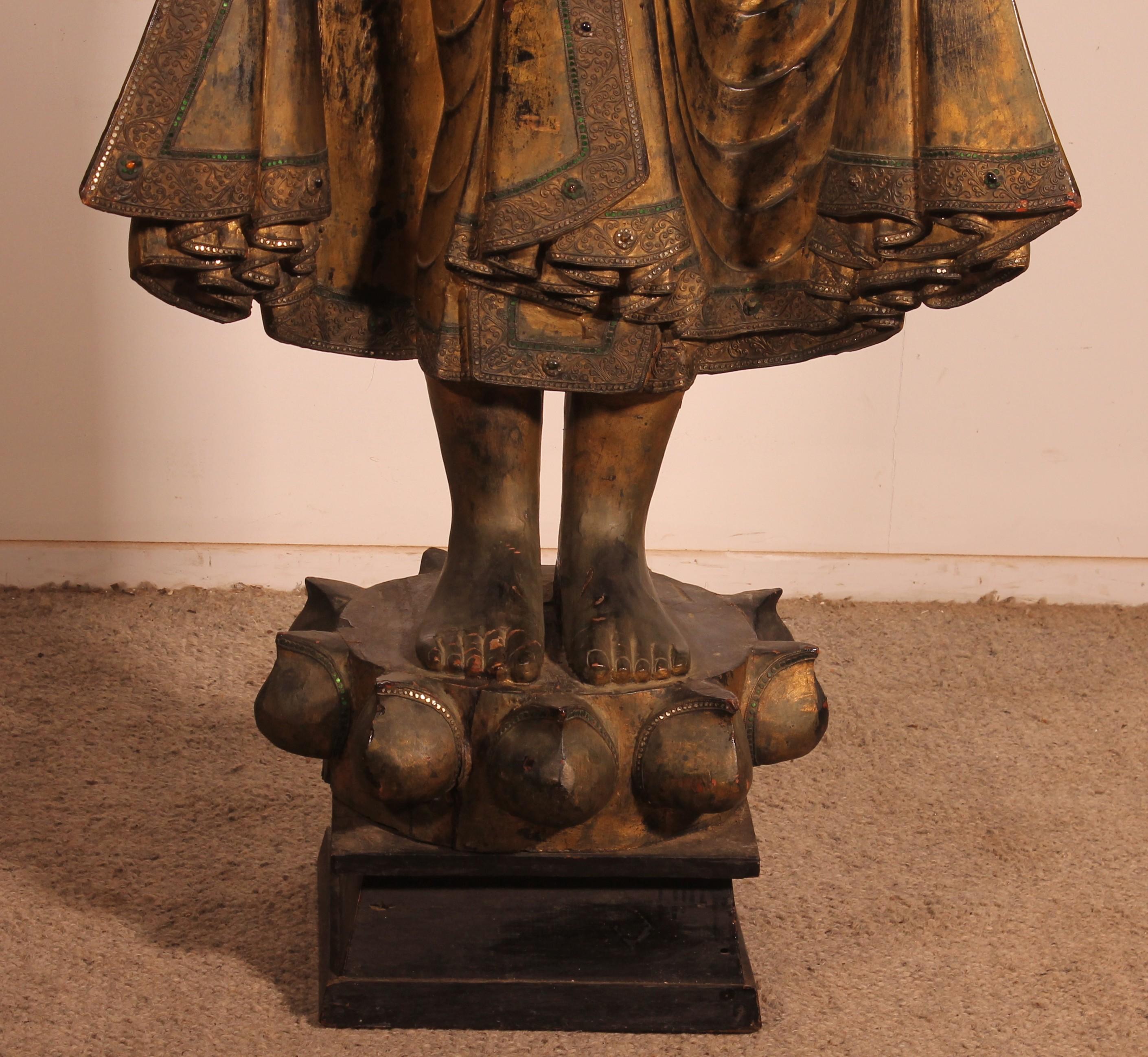 Birmano Grande statua di Buddha birmano del periodo di Mandalay alta 1,95 m in vendita