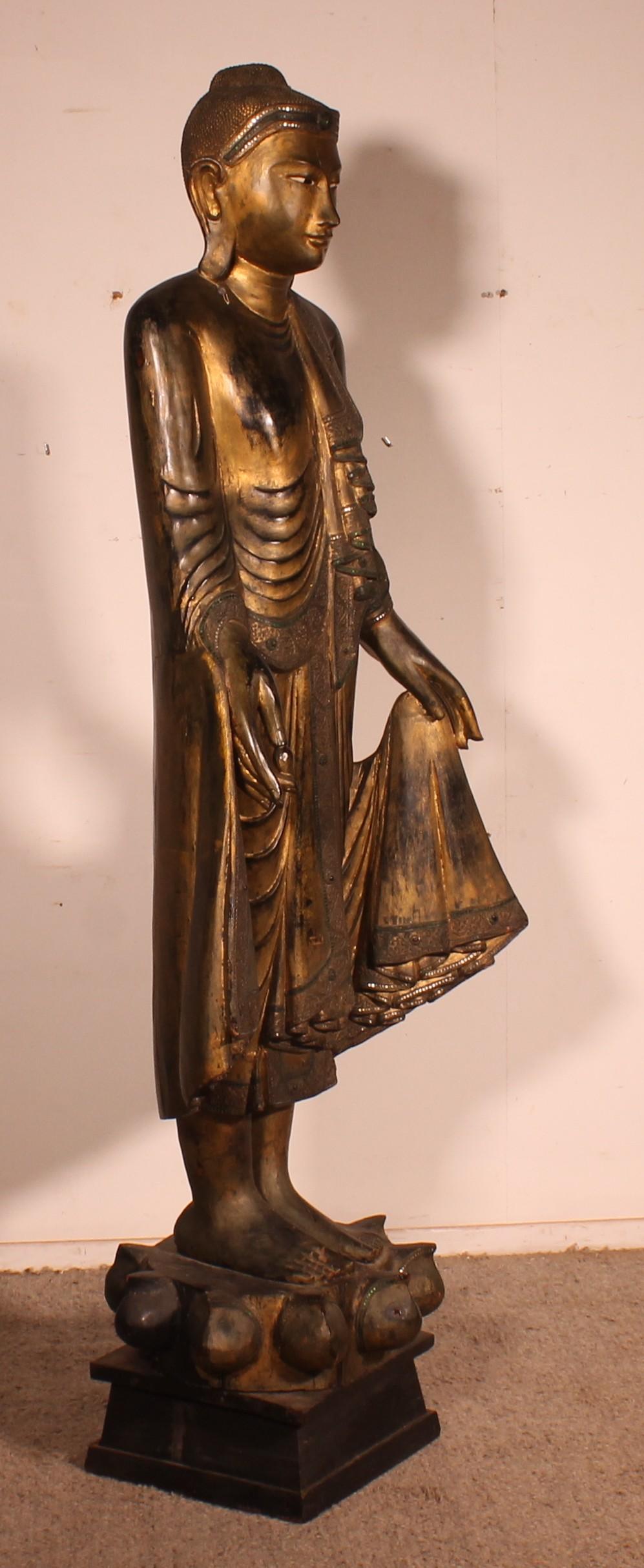 Grande statua di Buddha birmano del periodo di Mandalay alta 1,95 m In condizioni buone in vendita a Brussels, Brussels