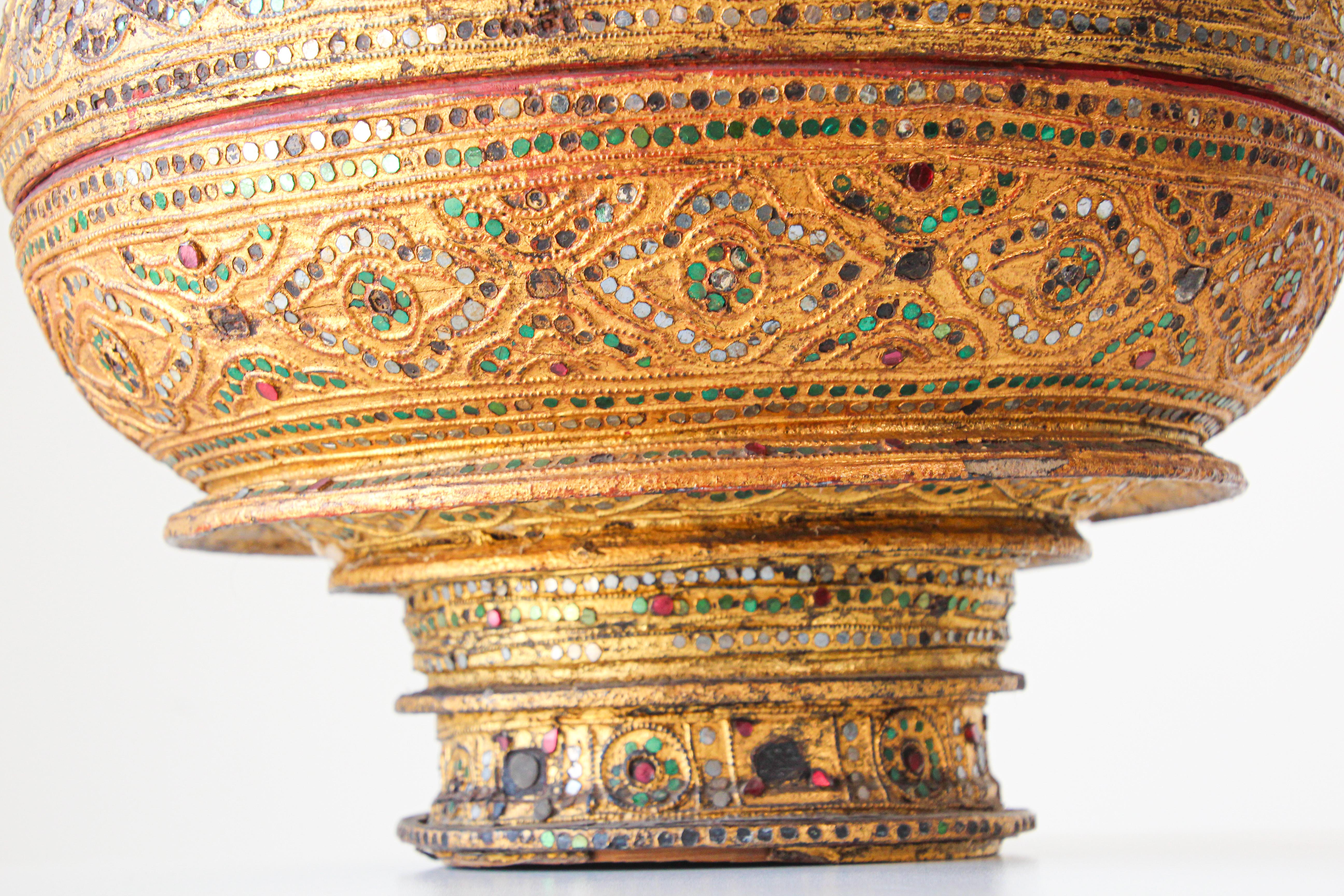 Large Burmese Gilt and Lacquered Wood Temple Offering Basket In Good Condition In North Hollywood, CA