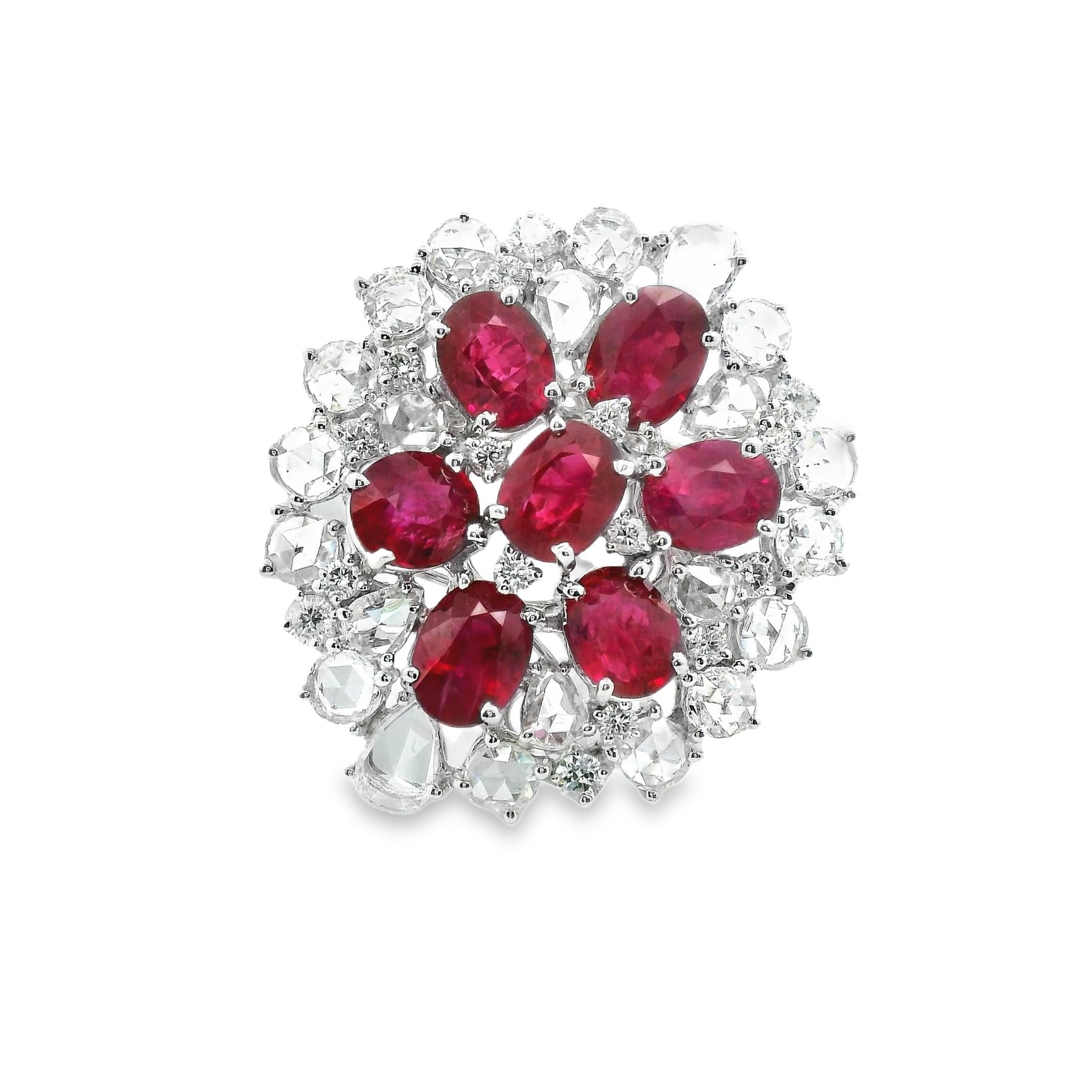 Großer burmesischer Rubin- und Diamant-Cluster-Cocktailring aus 18 Karat Weißgold mit Rosenschliff im Angebot 2