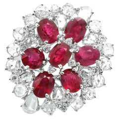 Gran Rubí de Birmania y Diamante talla rosa Anillo de cóctel en racimo de oro blanco de 18k