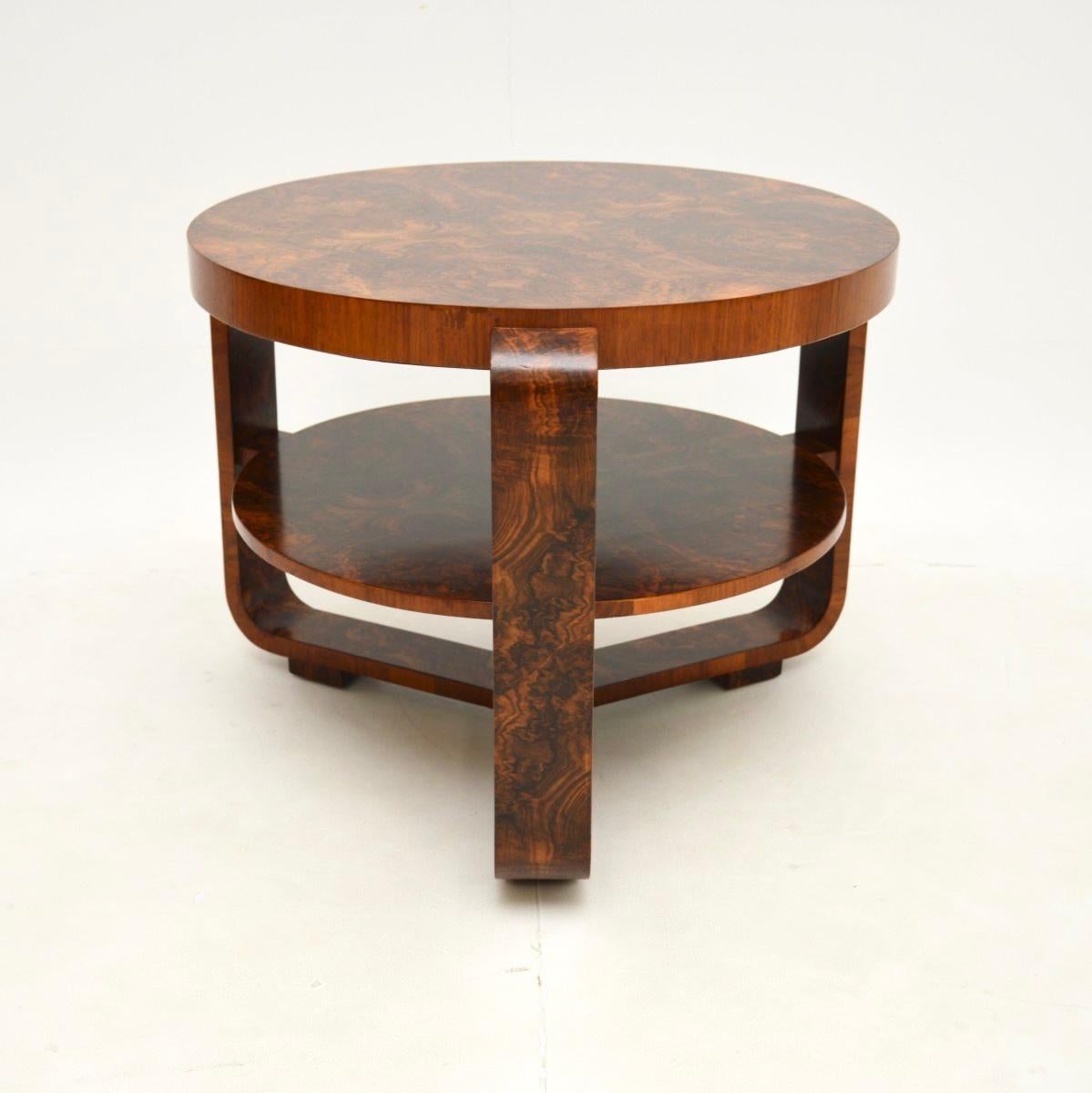Britannique Grande table basse Art Déco en ronce de noyer en vente